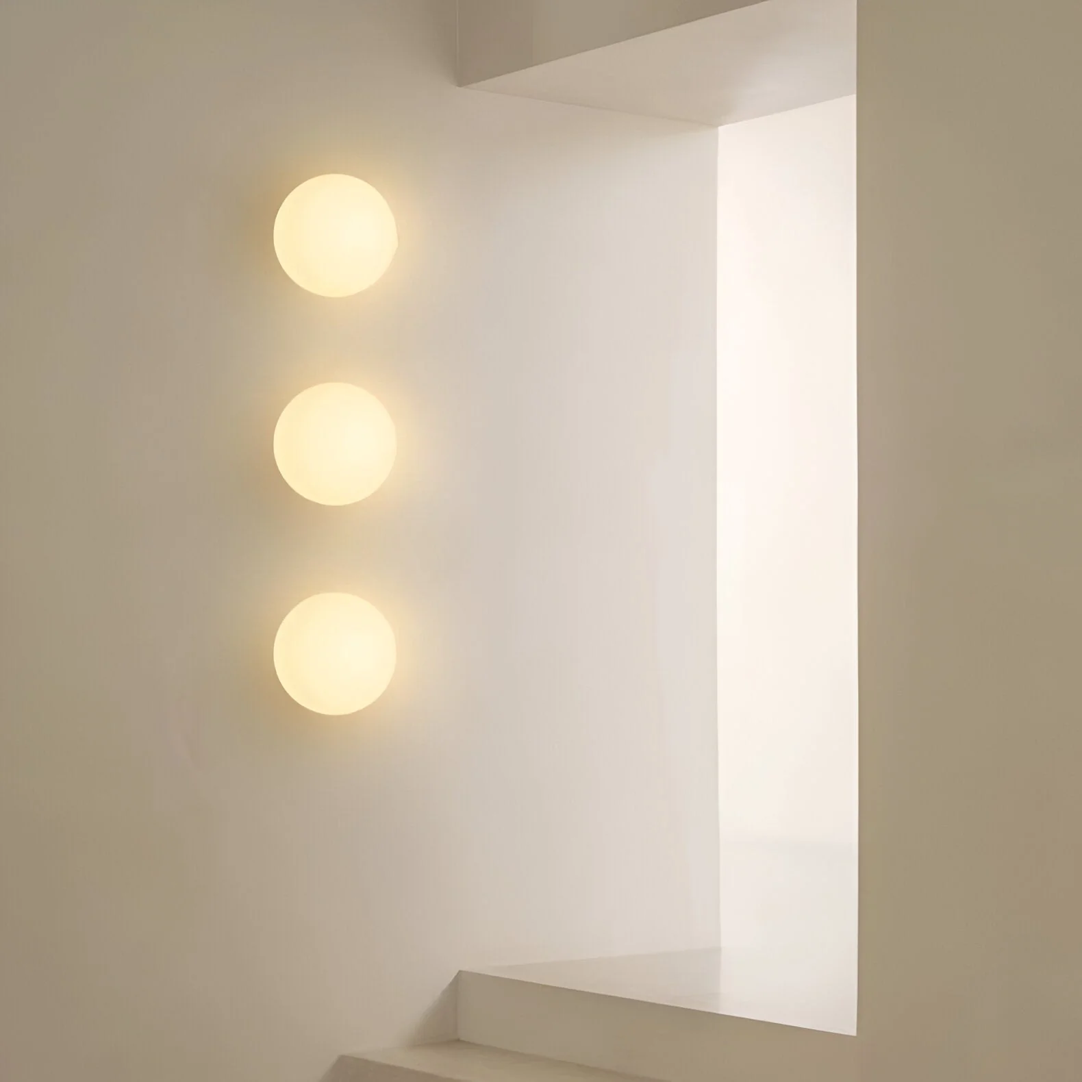 Minimalist Round Glass Wall Sconce LED 1-Light - Image 10