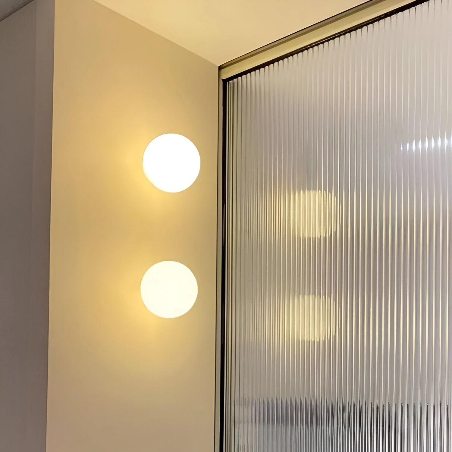 Minimalist Round Glass Wall Sconce LED 1-Light - Image 5