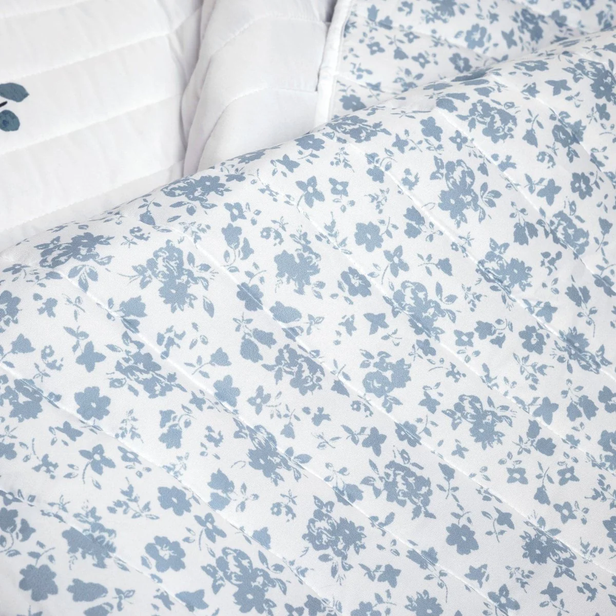 Mirabelle Watercolor Floral Reversible 3 Piece Quilt Set - Image 5