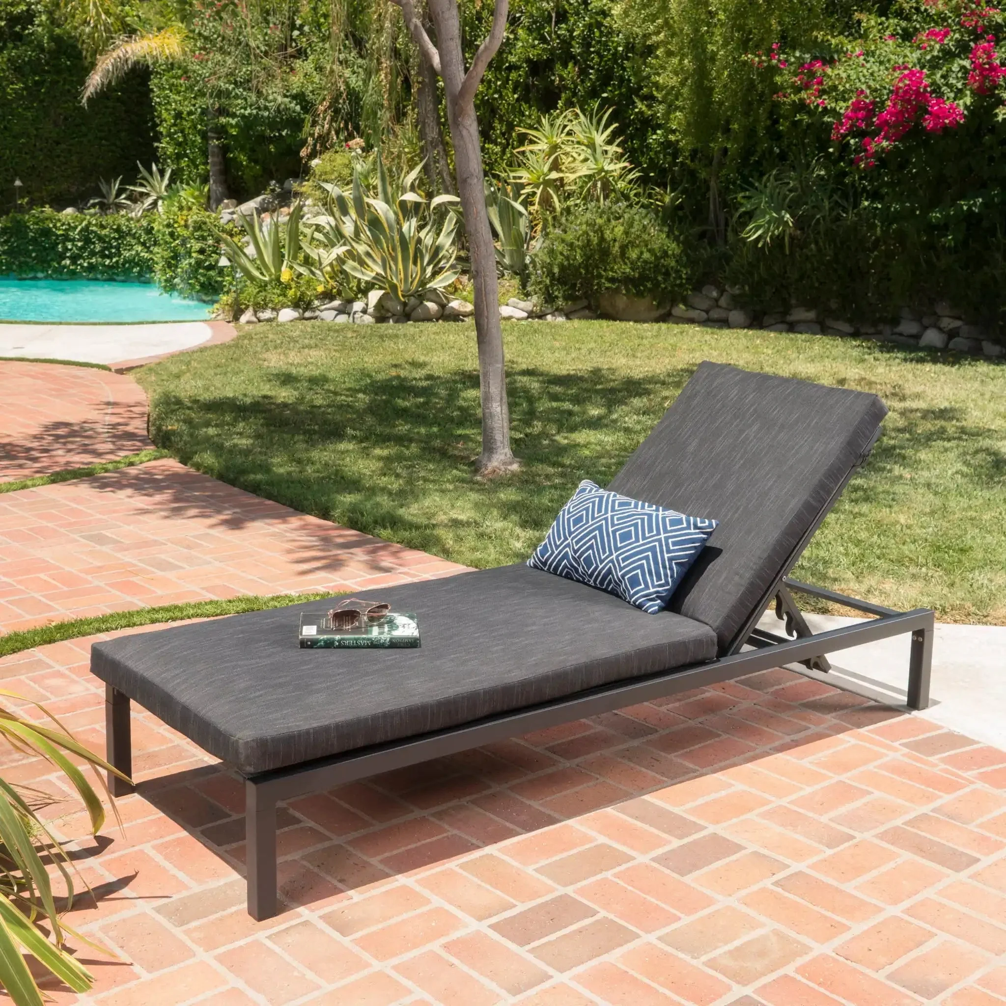 Modern Chaise Lounge With Wate Resistant Fabric Cushions - Image 4