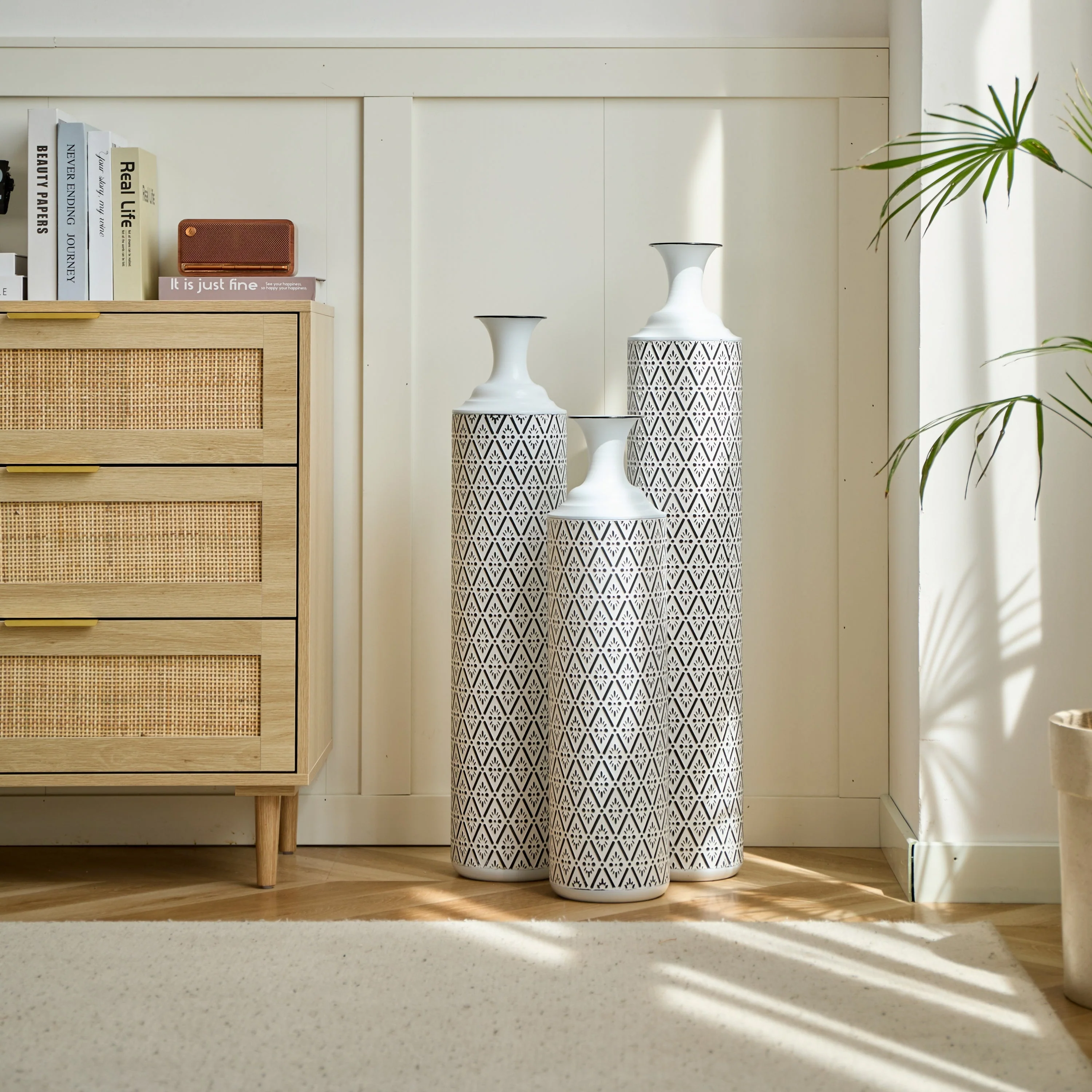 Modern Floor Vase Set – White & Black Metal Vases with Geometric Pattern – 3-Piece Home Decor Set in 24.8 in, 29.13 in & 33.85 in Heights - Image 14