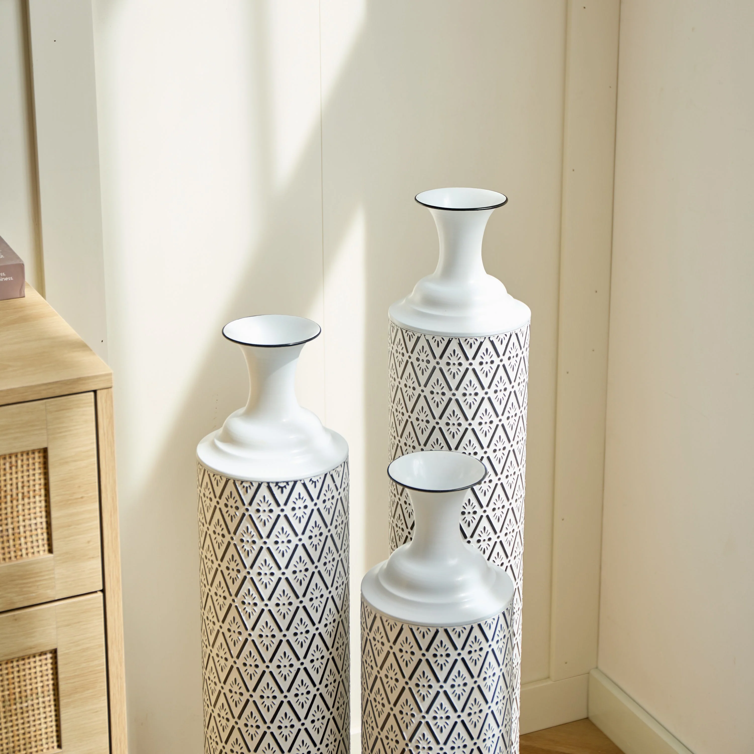 Modern Floor Vase Set – White & Black Metal Vases with Geometric Pattern – 3-Piece Home Decor Set in 24.8 in, 29.13 in & 33.85 in Heights - Image 17