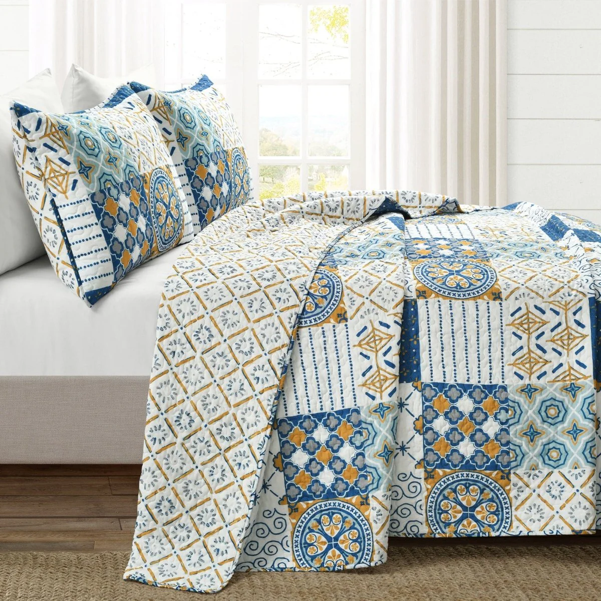 Monique Patch 3 Piece Quilt Set - Image 2
