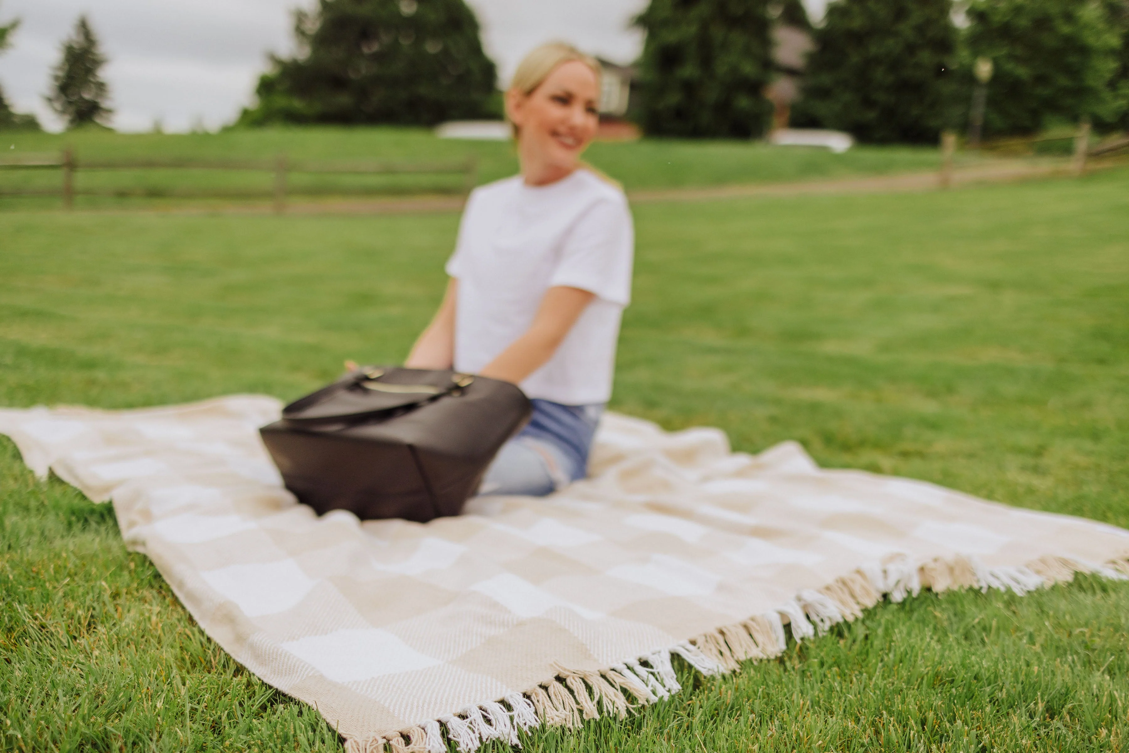 Montecito Picnic Blanket with Harness - Image 10