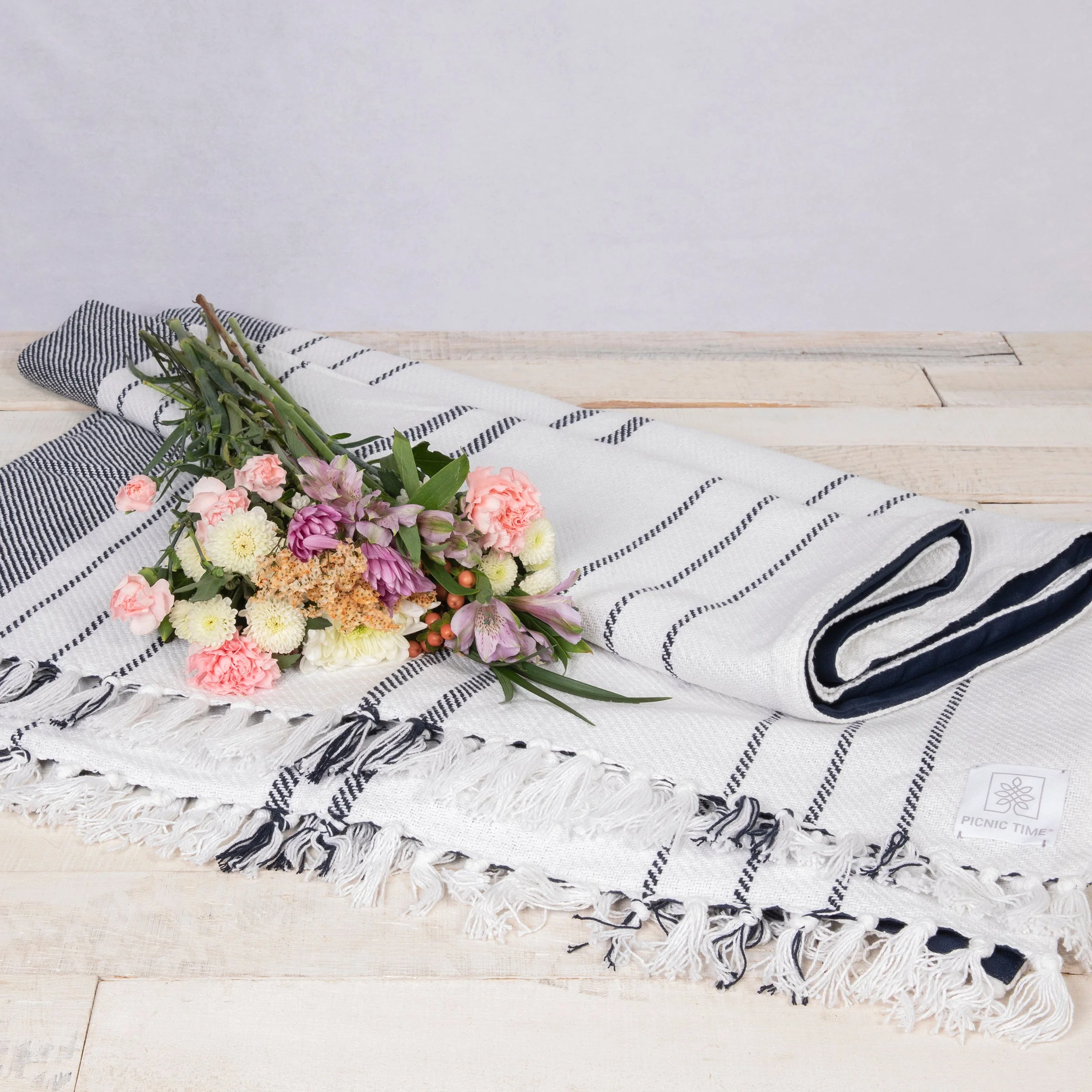 Montecito Picnic Blanket with Harness - Image 11