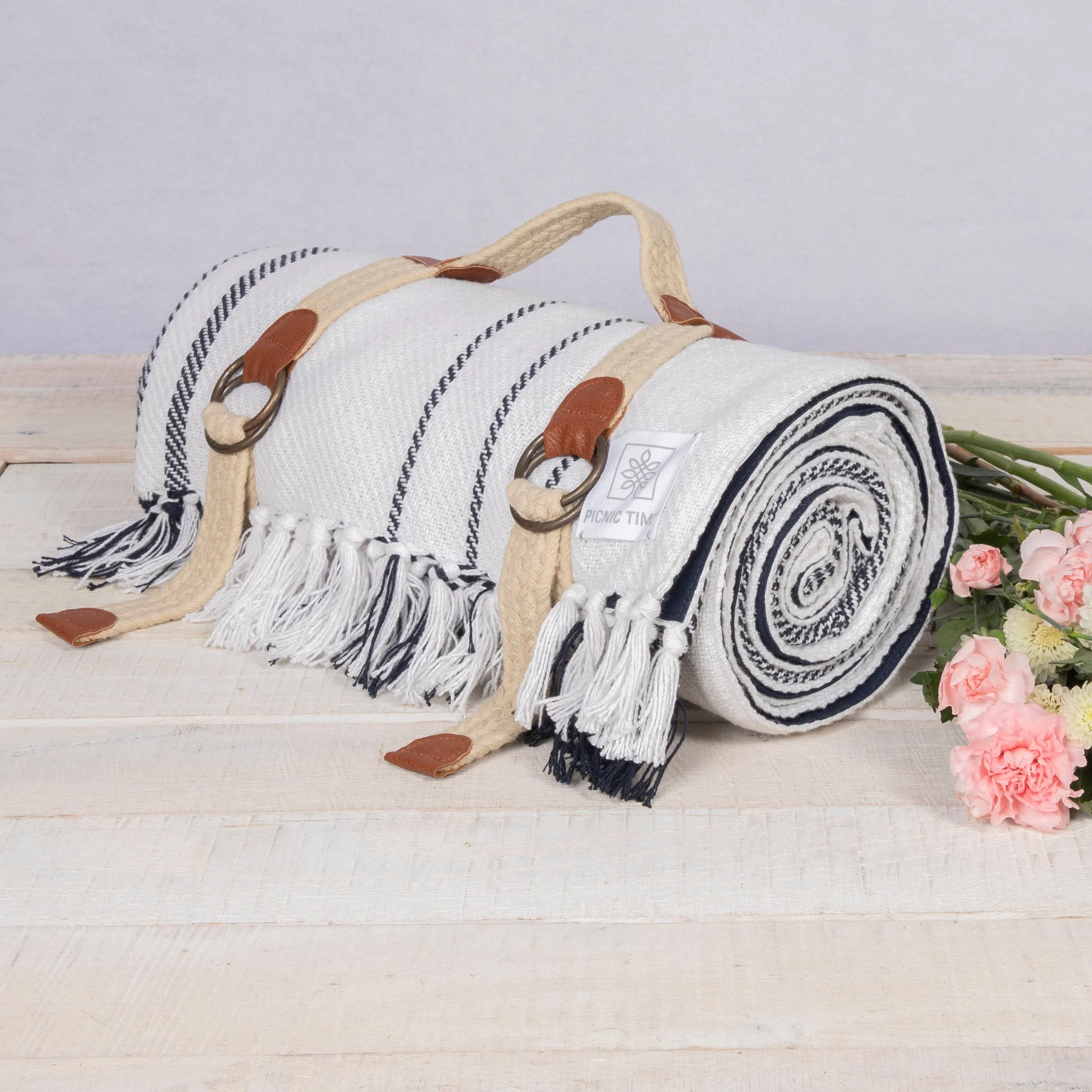 Montecito Picnic Blanket with Harness - Image 12