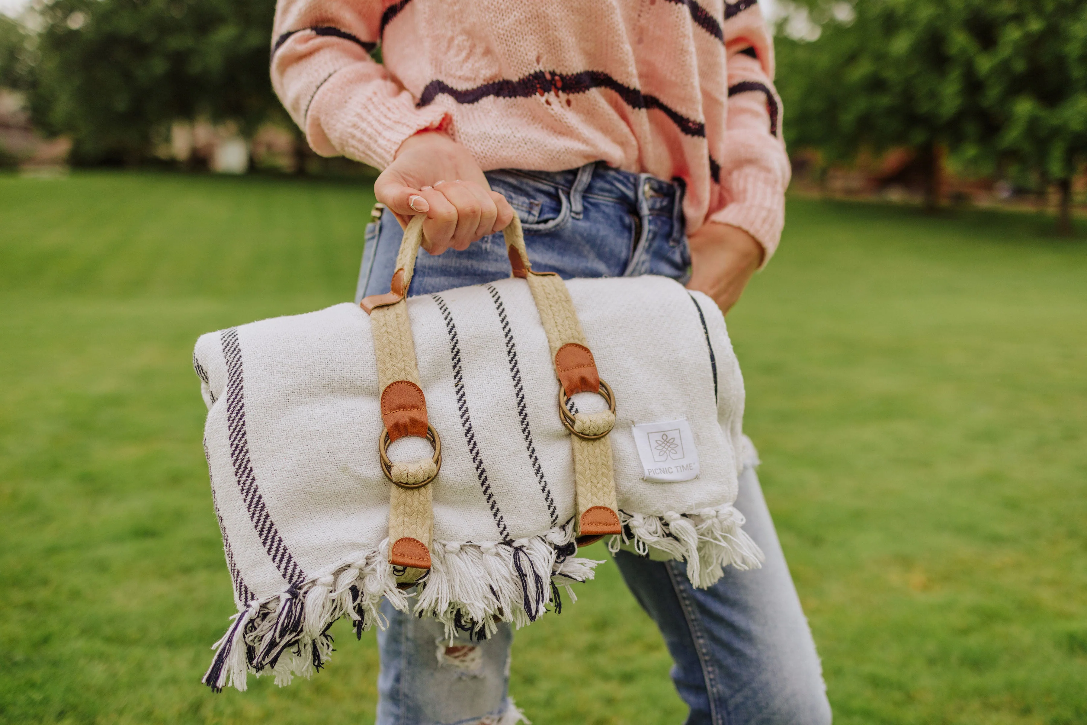 Montecito Picnic Blanket with Harness - Image 20