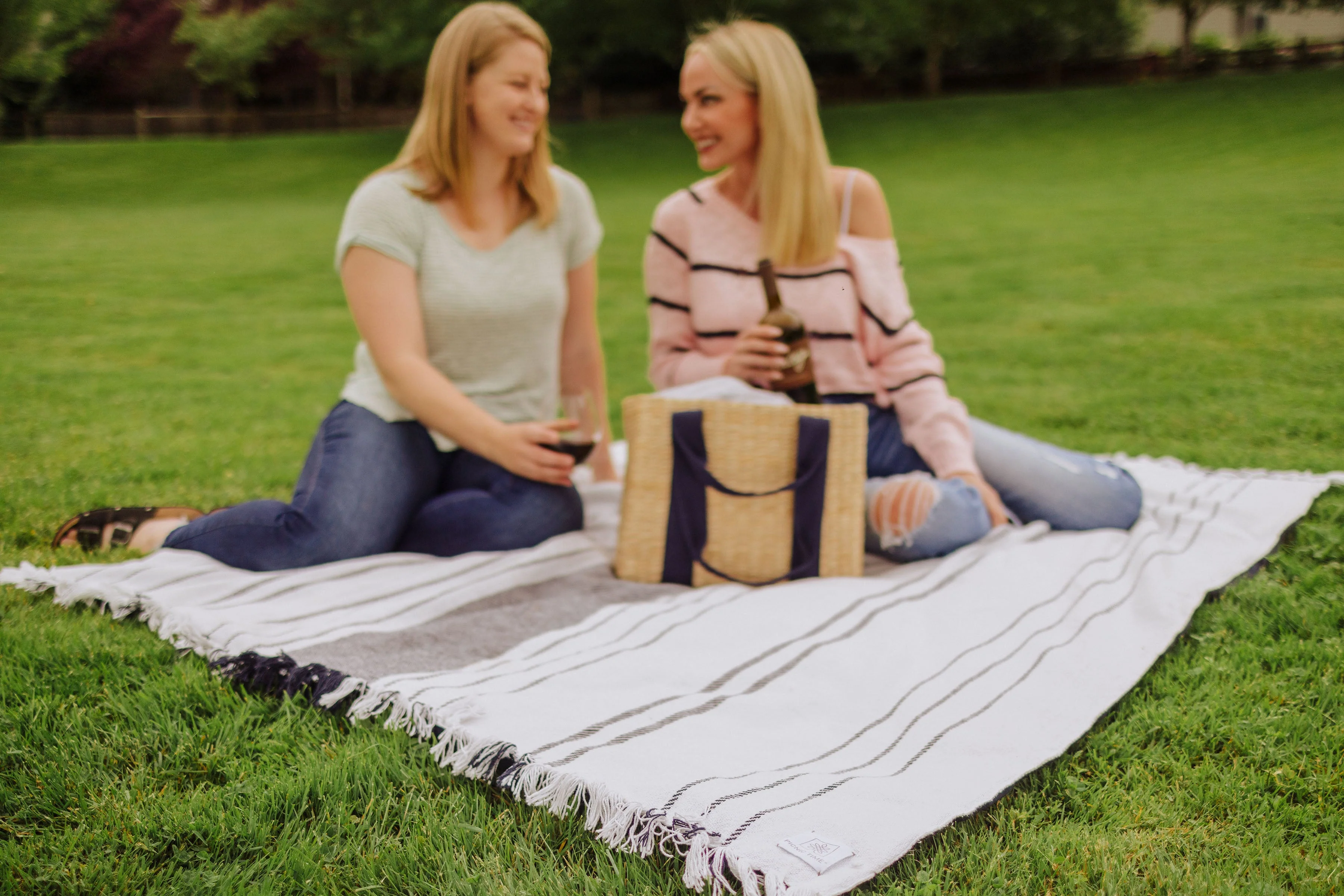 Montecito Picnic Blanket with Harness - Image 21