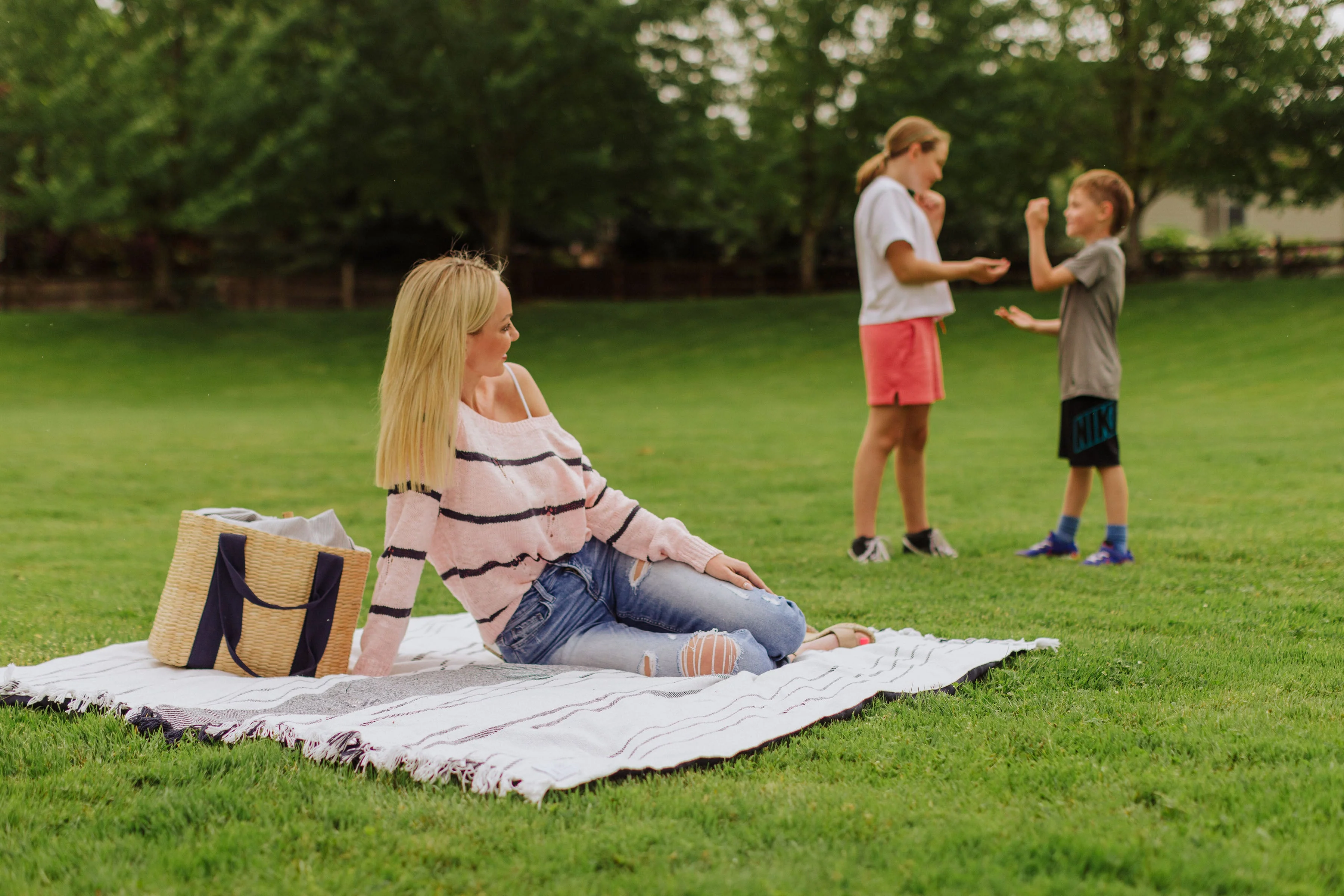 Montecito Picnic Blanket with Harness - Image 22