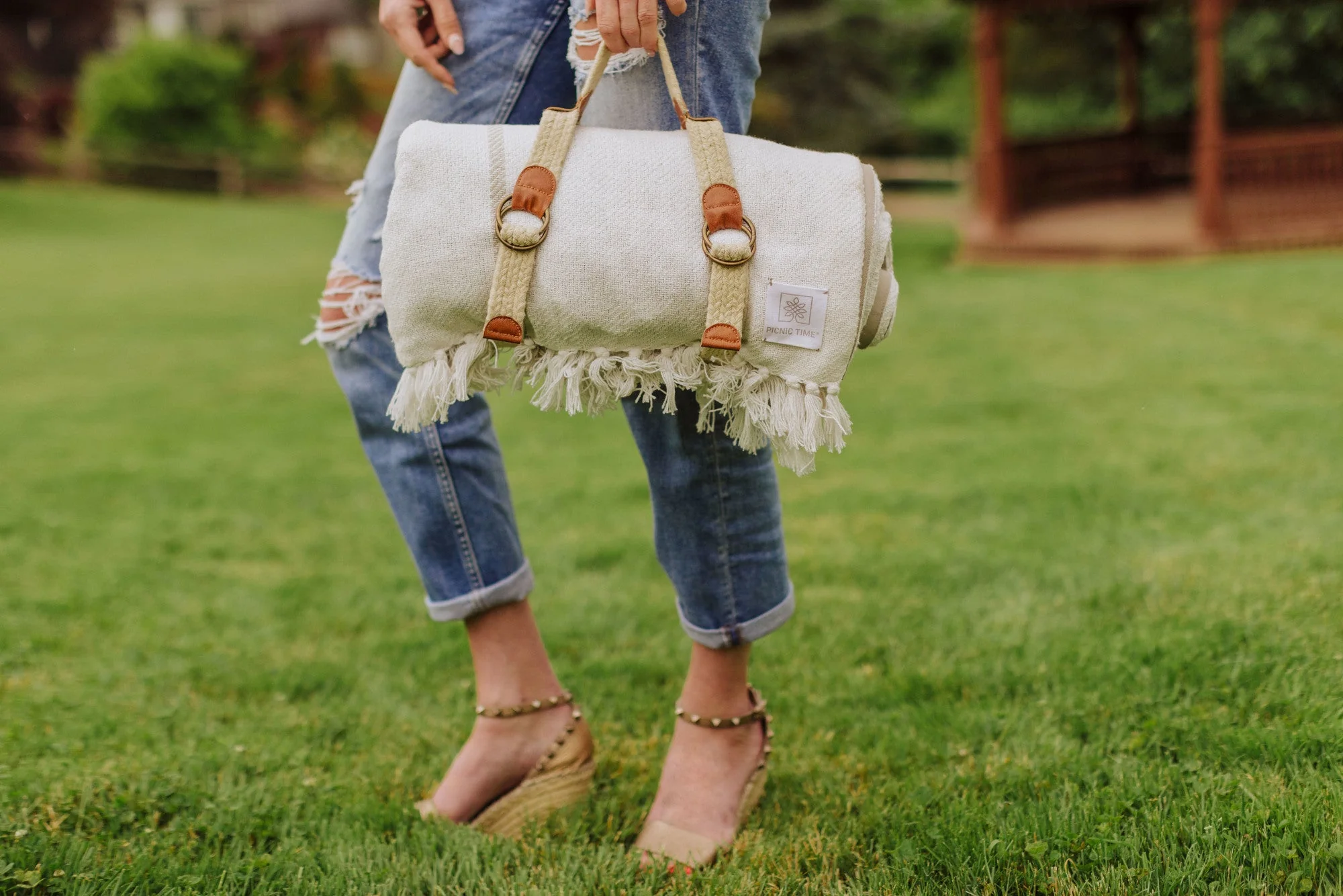 Montecito Picnic Blanket with Harness - Image 30