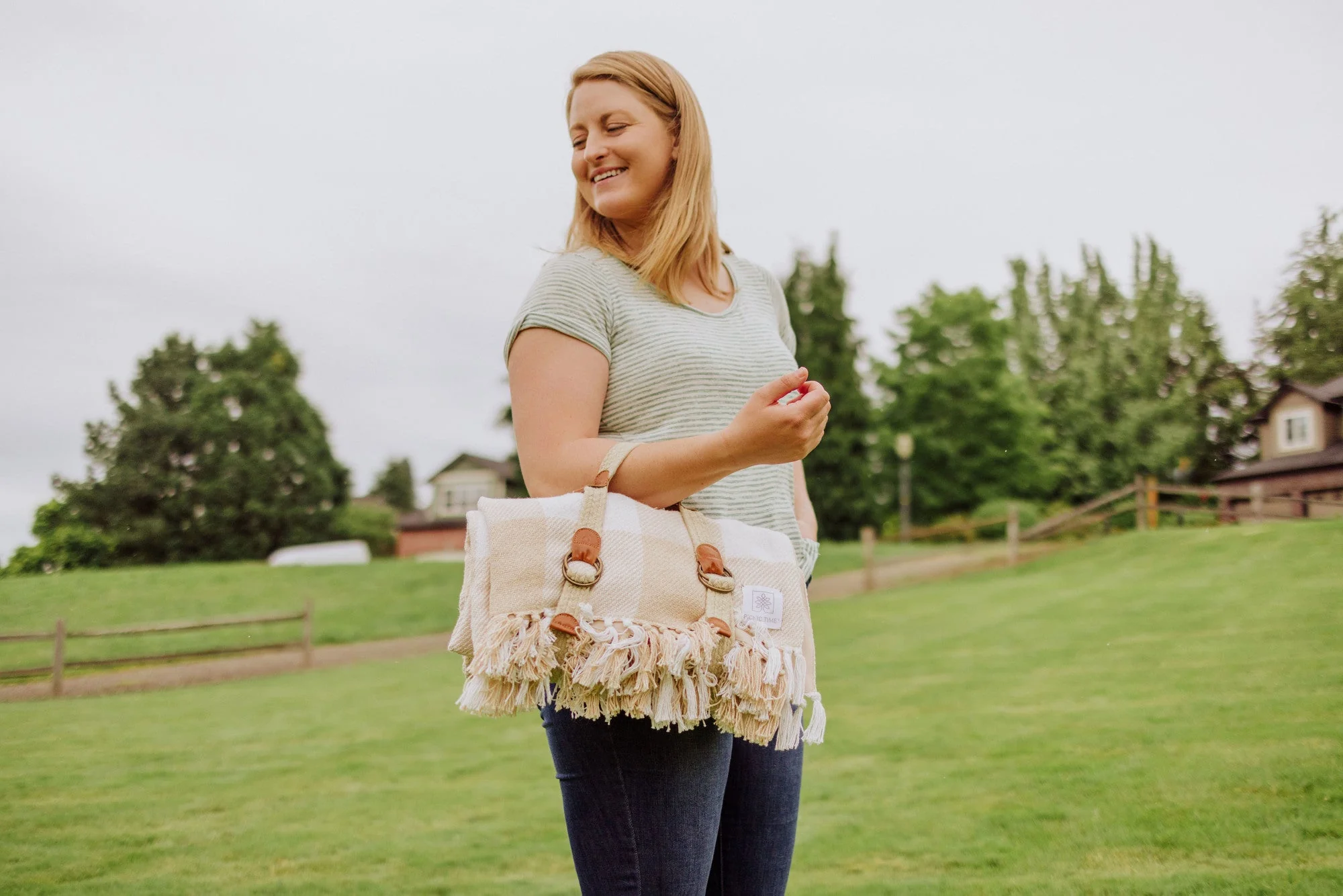 Montecito Picnic Blanket with Harness - Image 7