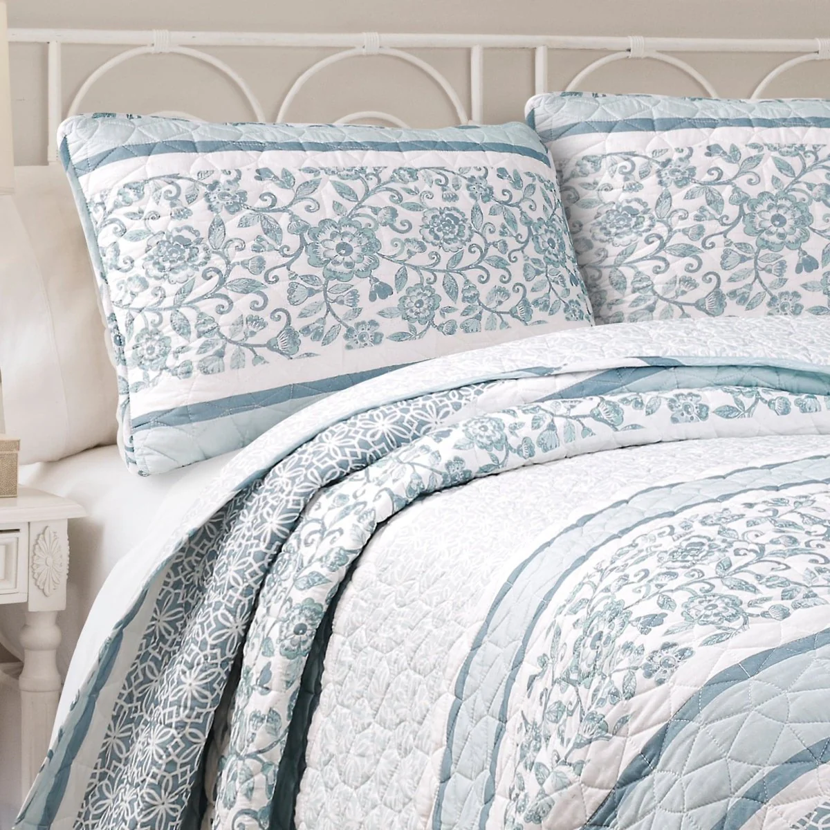 Nisha 3 Piece Quilt Set - Image 3