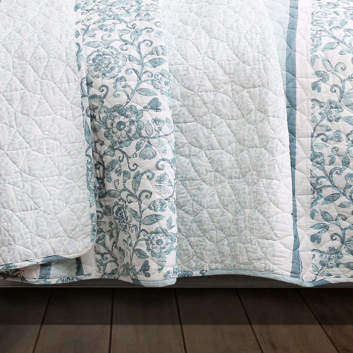Nisha 3 Piece Quilt Set - Image 4
