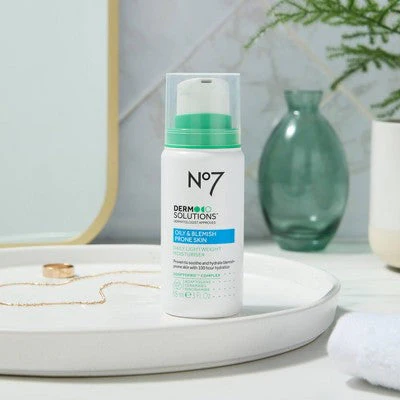 No7 Derm Solutions Daily Lightweight Moisturiser 3oz Imperfect Container - Image 4
