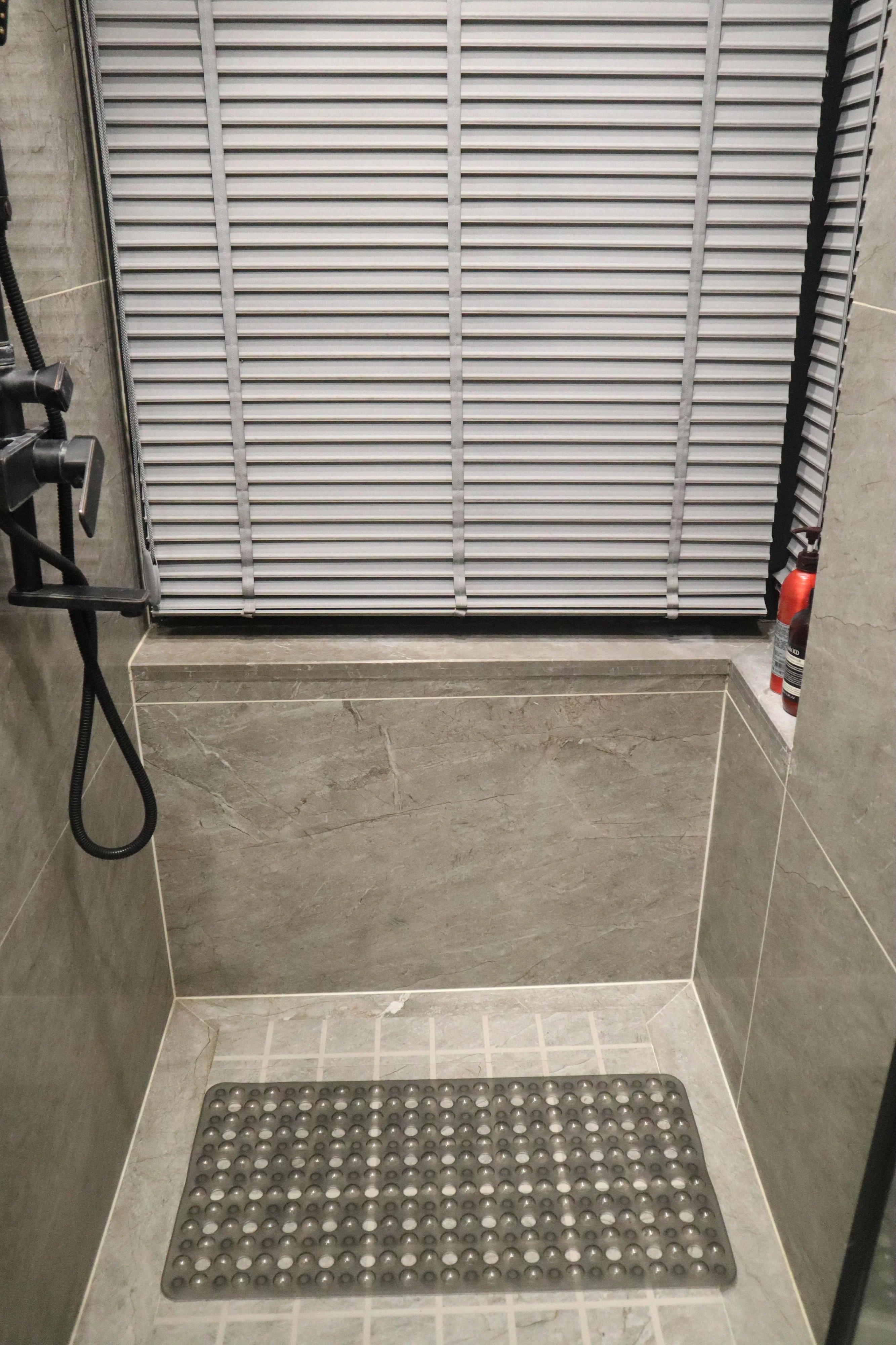 Non Skid Bubble Bath Mat - 4 Colors! - Image 6