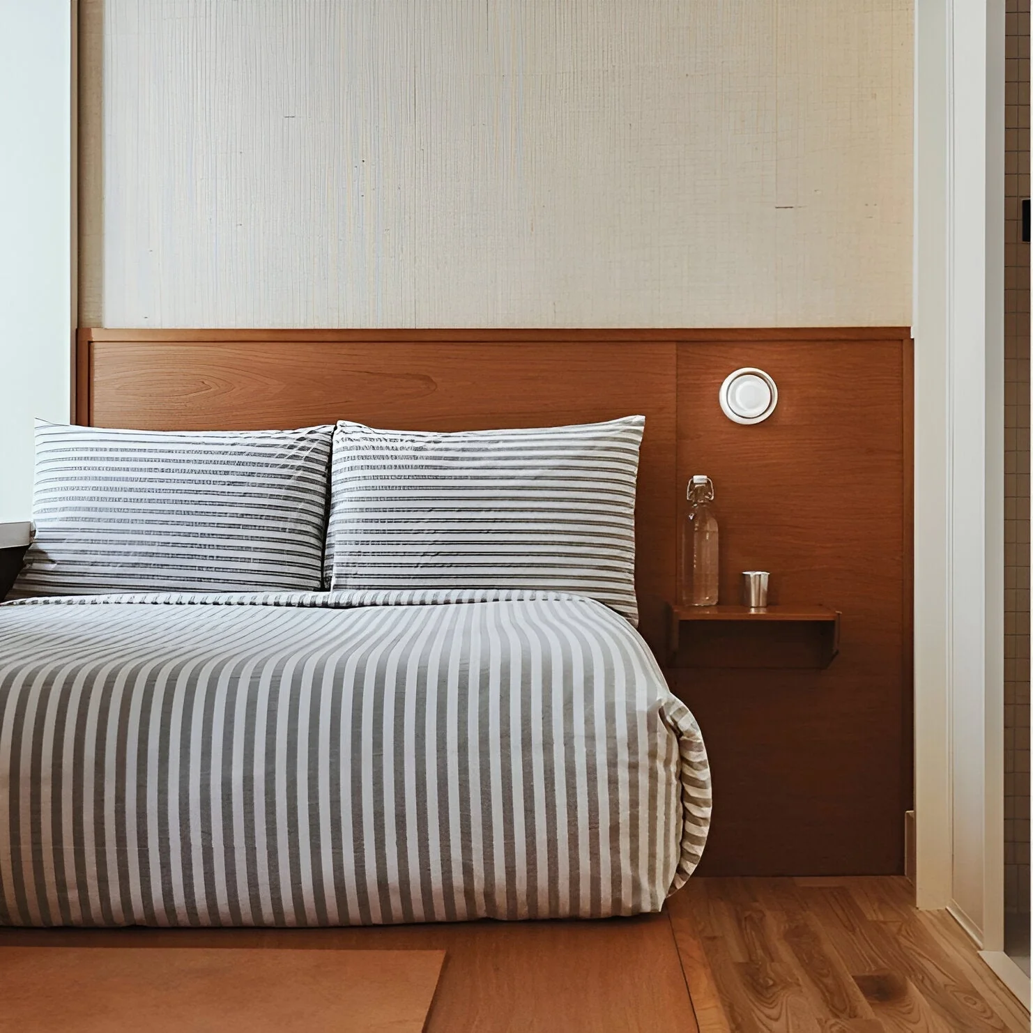 Nordic Acrylic Dimple LED Wall Sconce 1-Light 3-Color Adjustable - Image 4