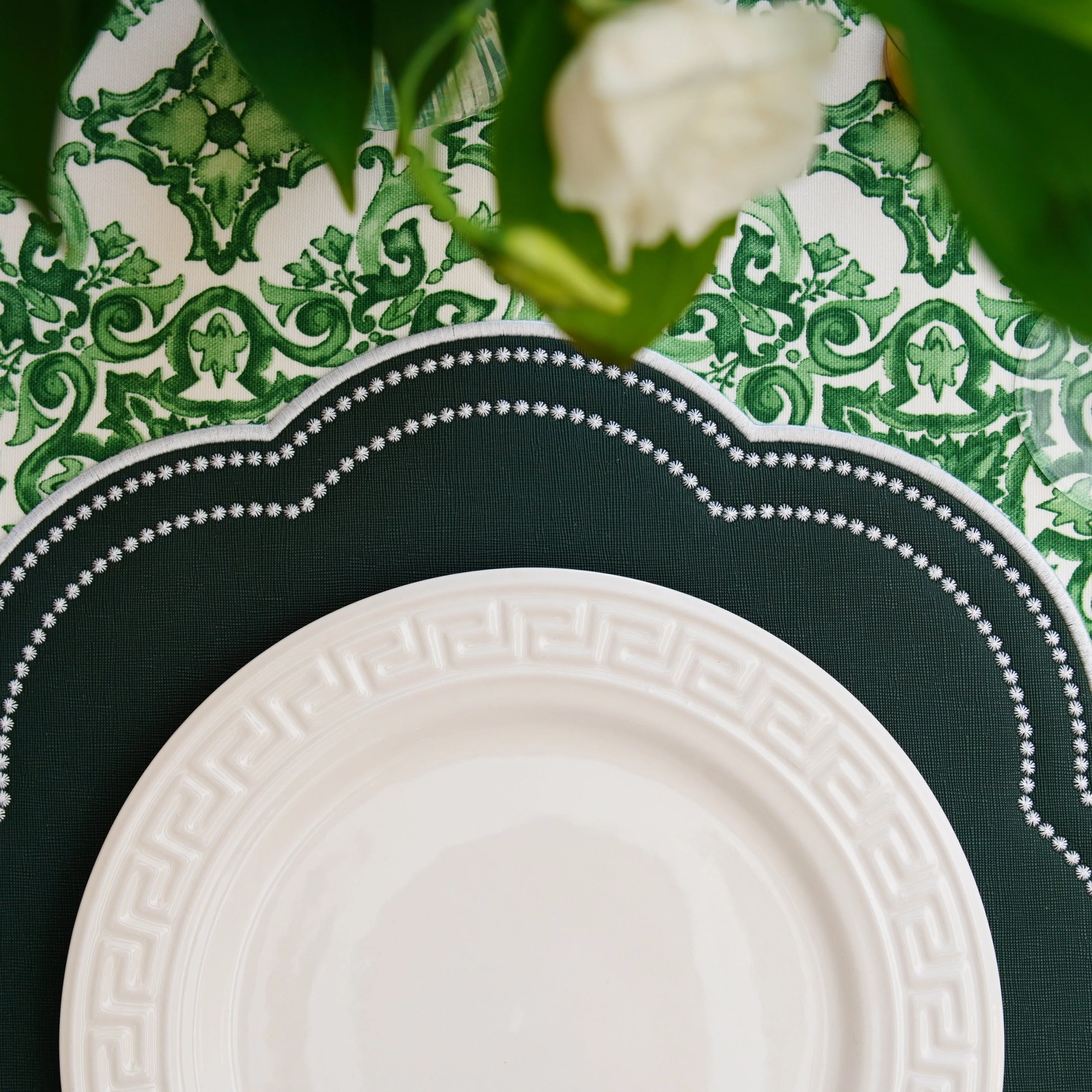 NURTURE DARK GREEN SCALLOPED FAUX LEATHER PLACEMAT - Image 3