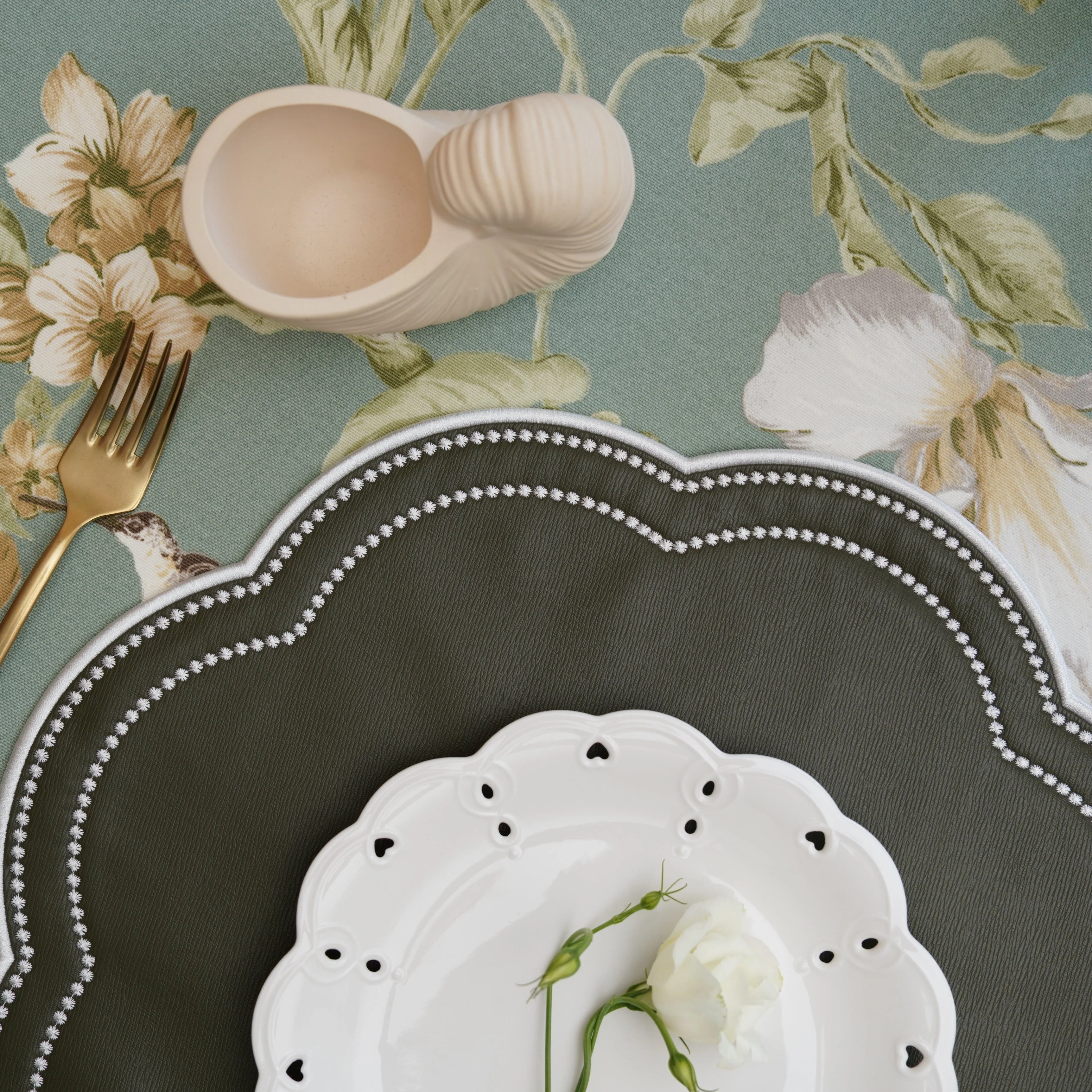 NURTURE GREEN SCALLOPED FAUX LEATHER PLACEMAT - Image 4