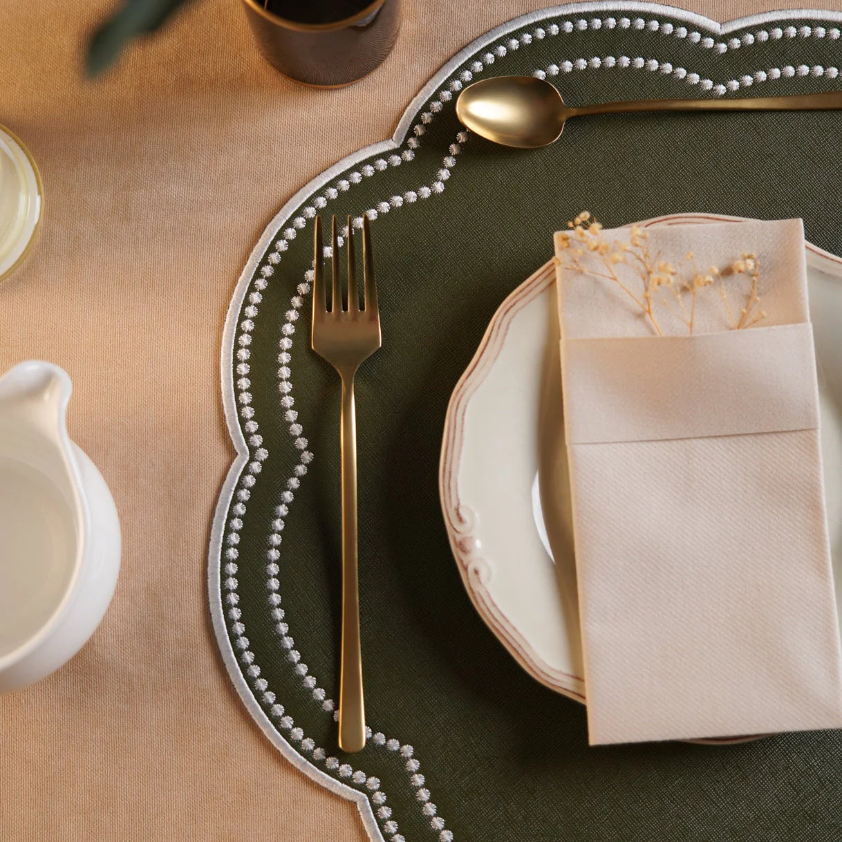 NURTURE GREEN SCALLOPED FAUX LEATHER PLACEMAT - Image 9