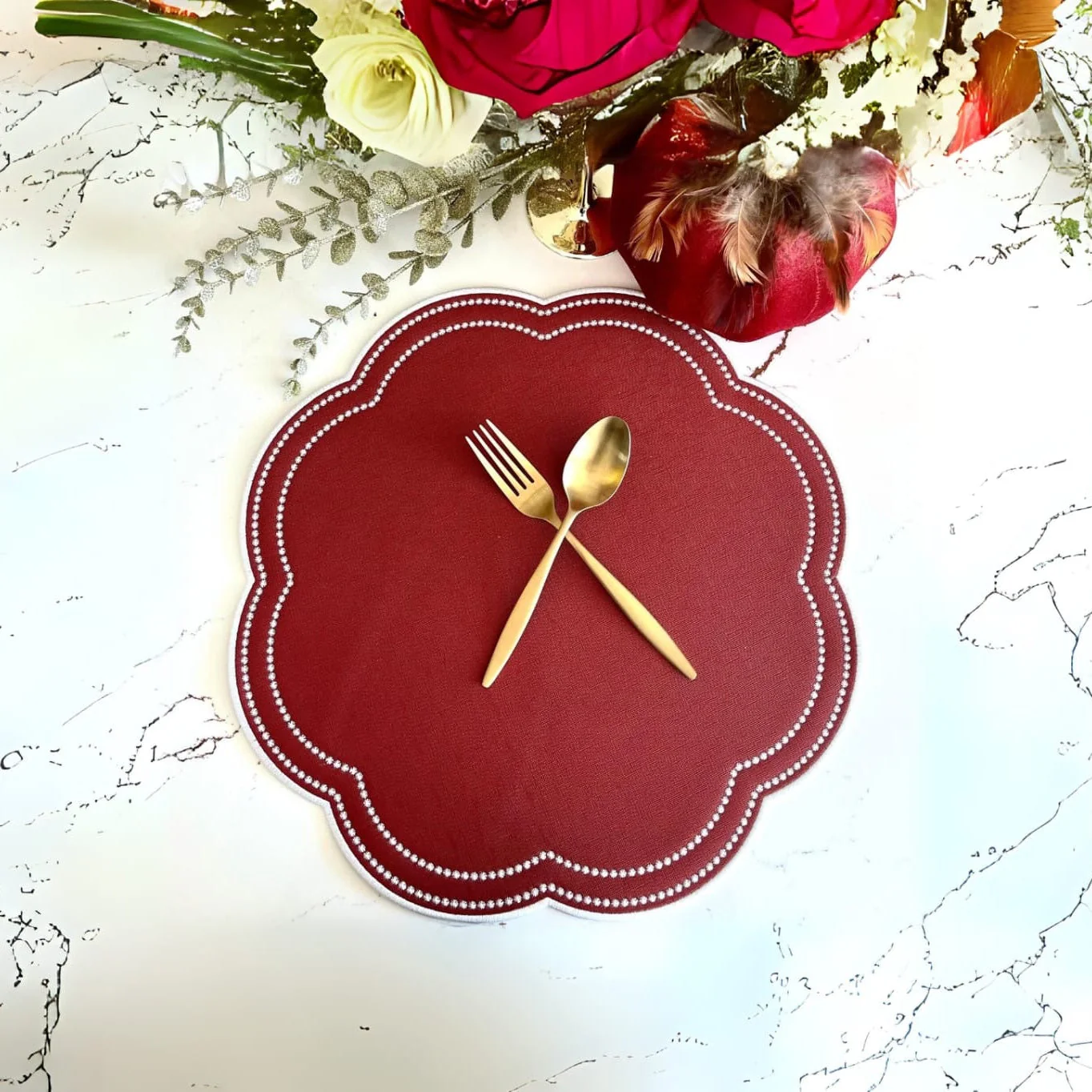 NURTURE RED SCALLOPED FAUX LEATHER PLACEMAT - Image 6