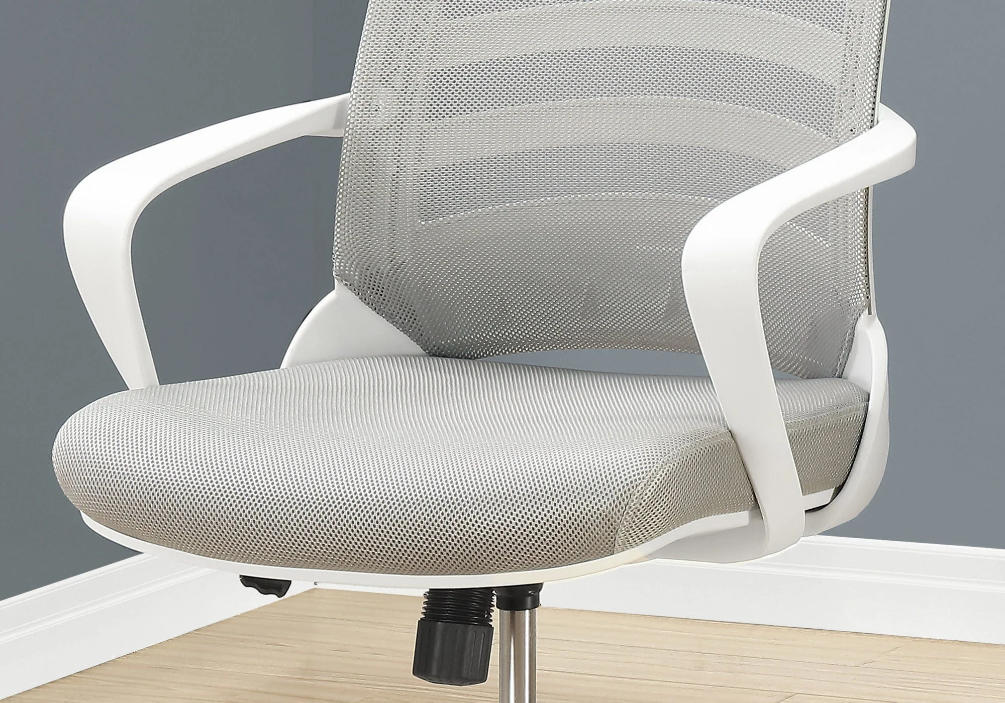 Office Chair, Adjustable Height, Swivel, Ergonomic, Armrests - Image 3