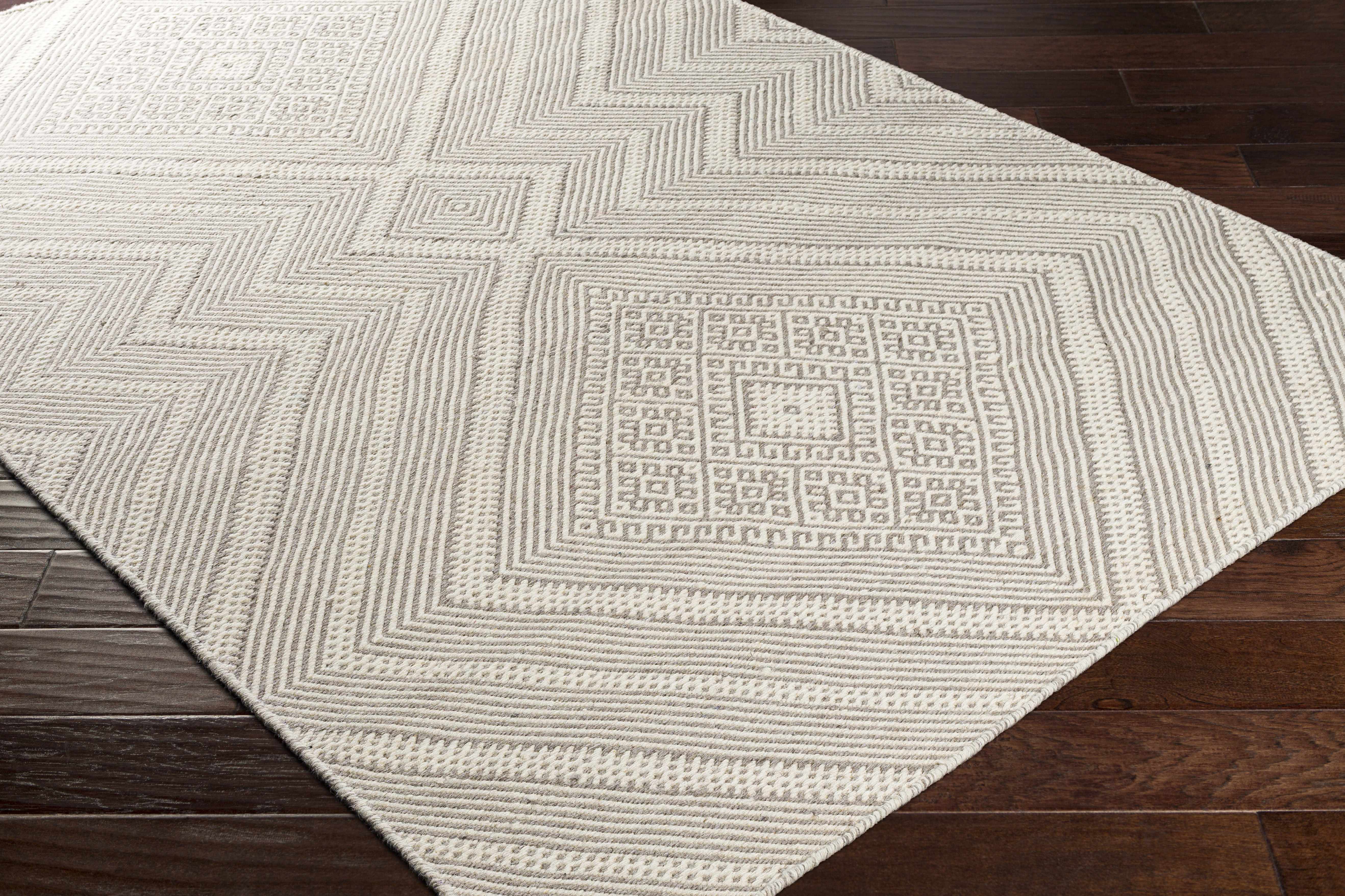 Olur Area Carpet - Clearance - Image 3