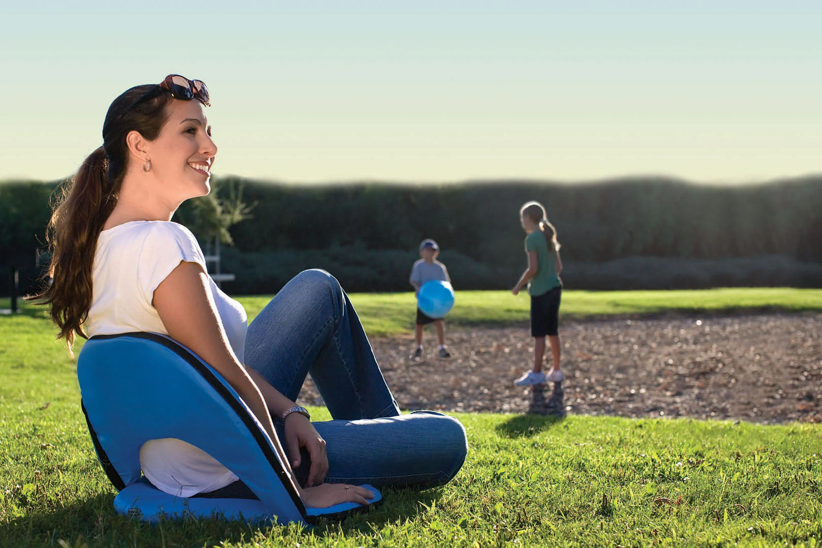 Oniva Portable Reclining Seat - Image 20