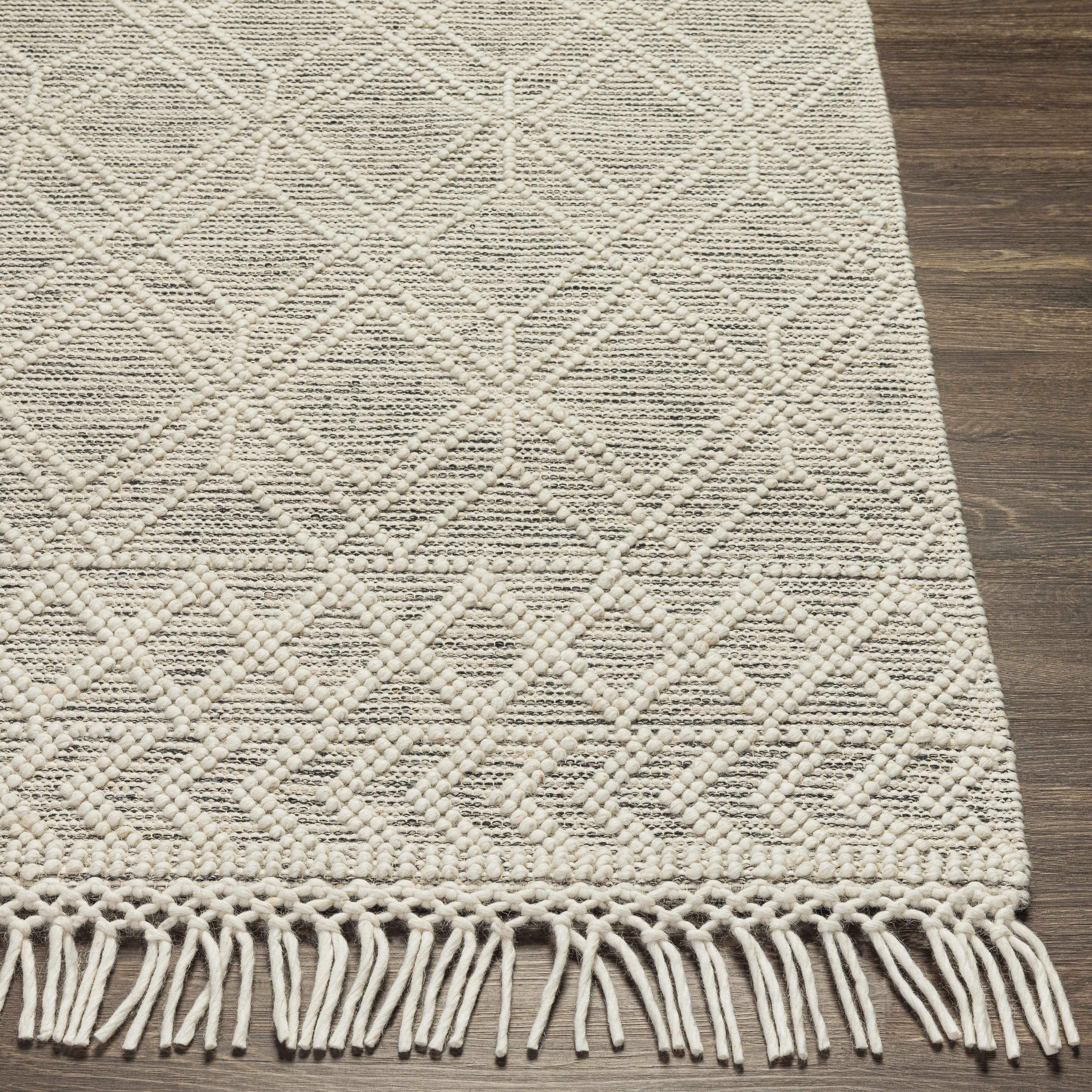 Ossun Wool Rug with Tassels - Image 10
