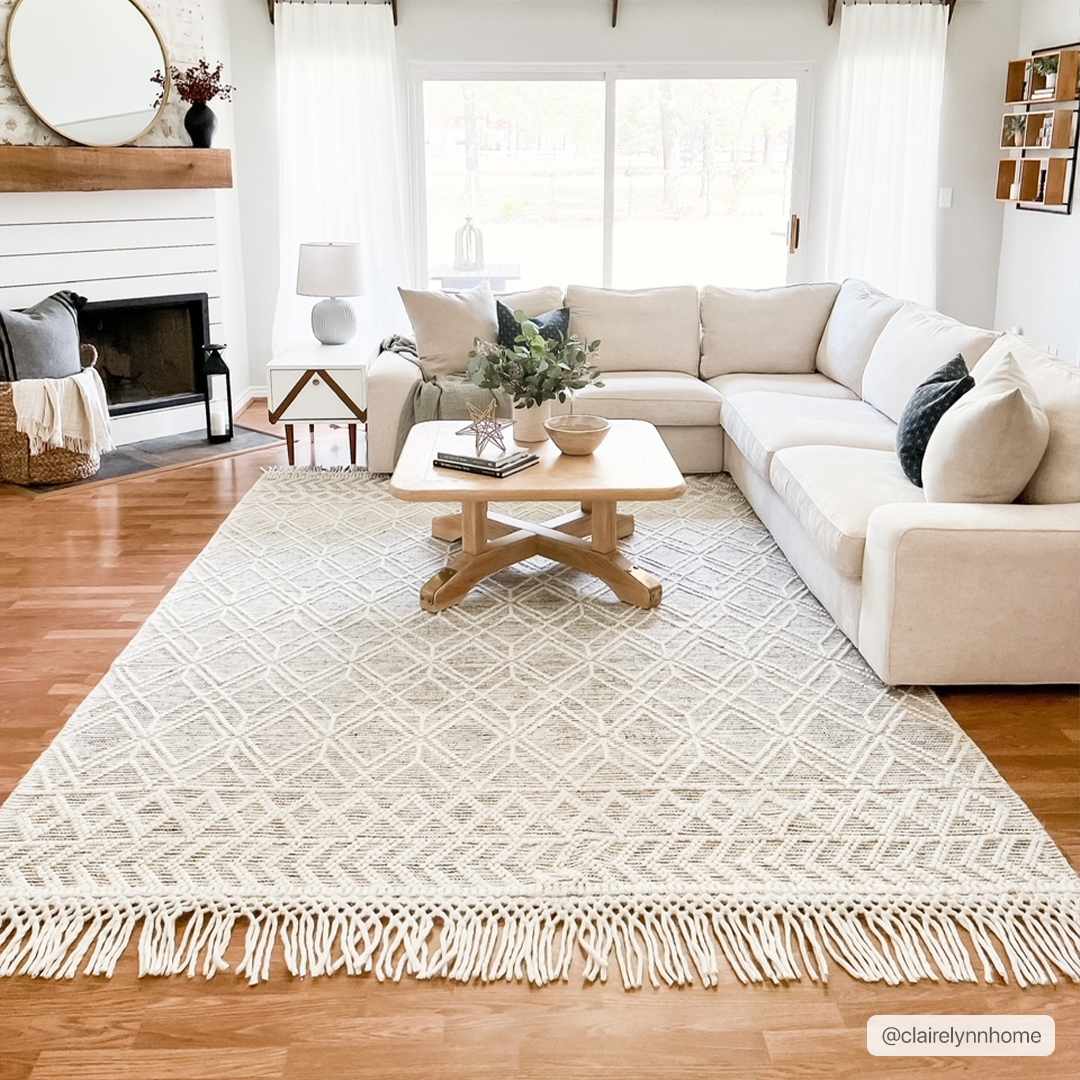 Ossun Wool Rug with Tassels - Image 2