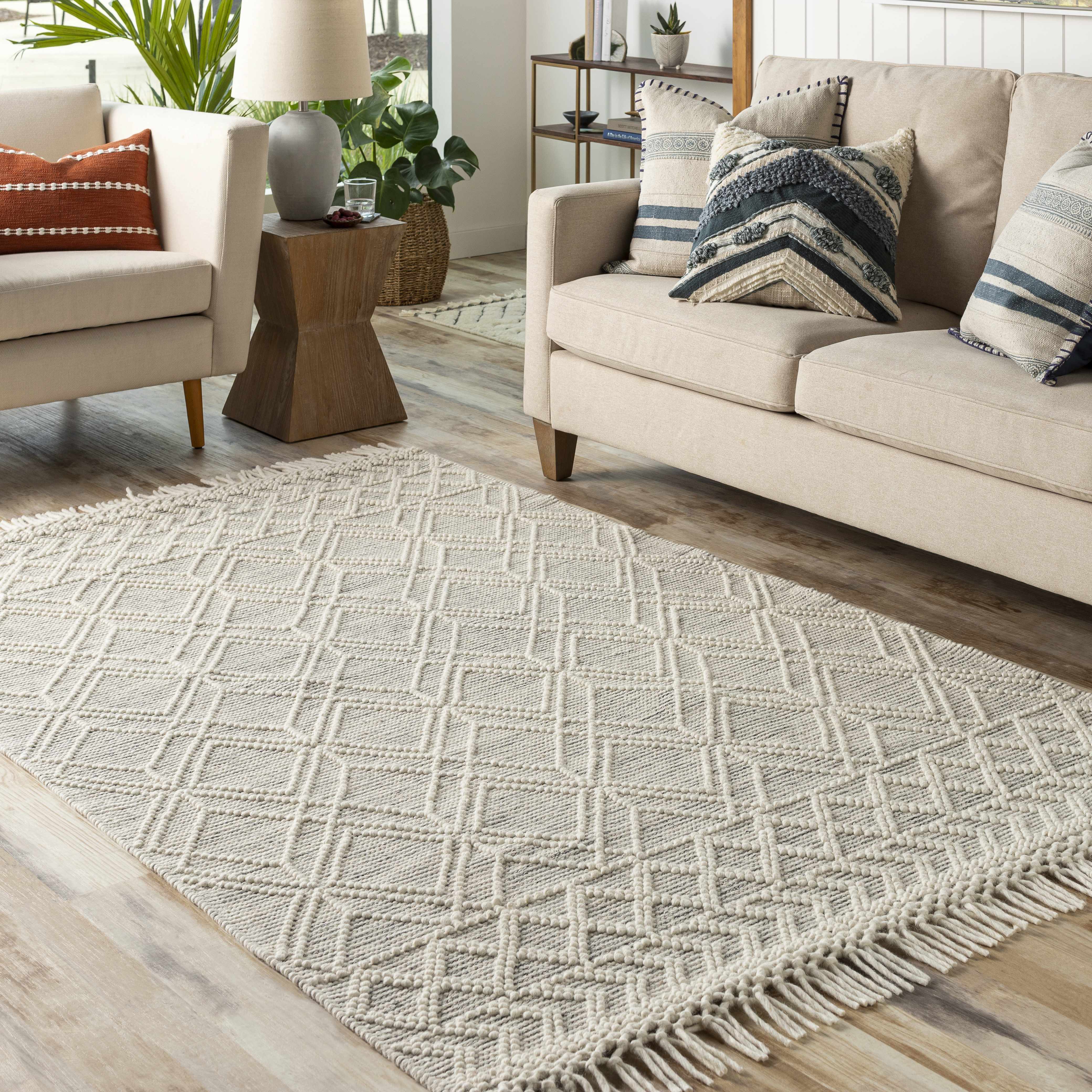 Ossun Wool Rug with Tassels - Image 4