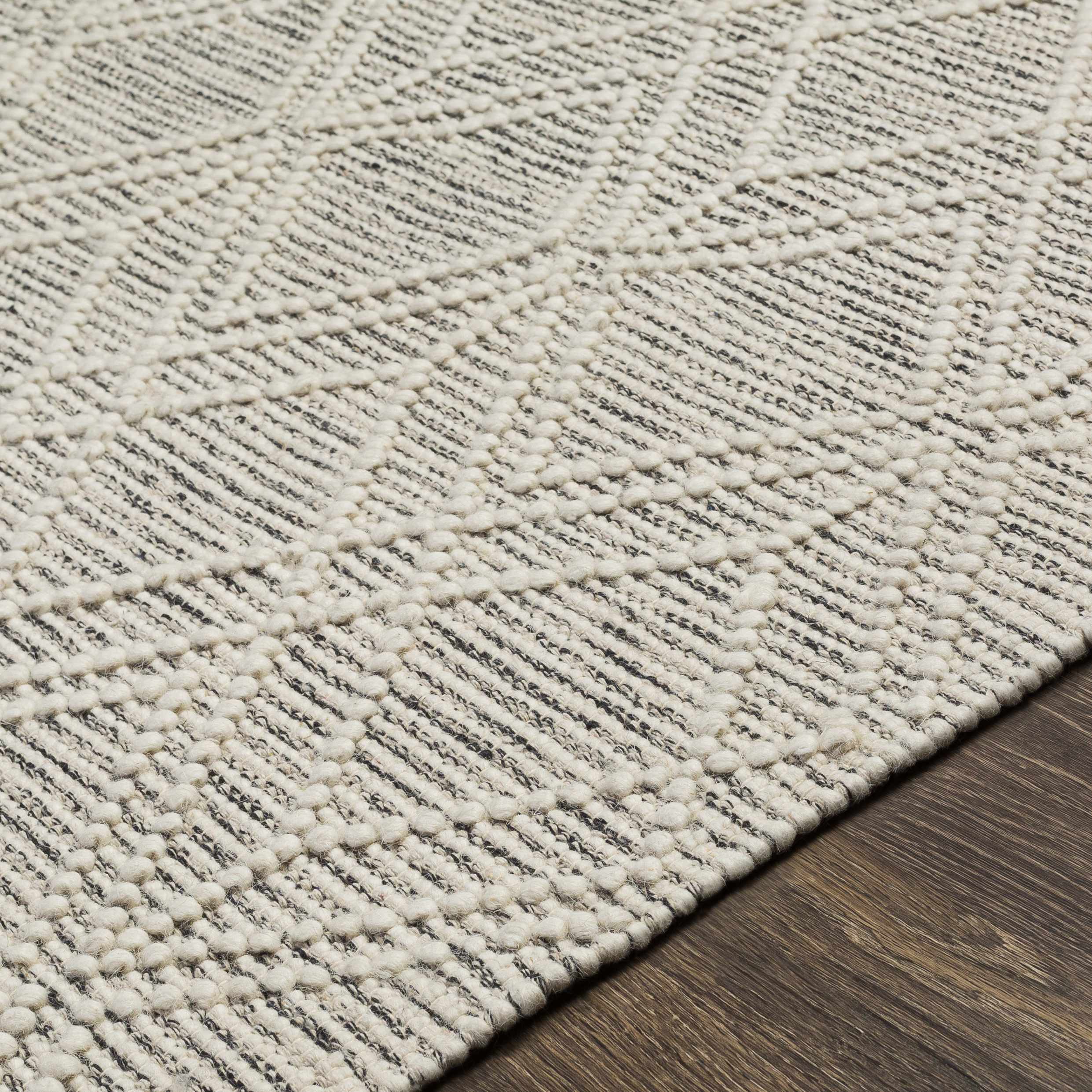Ossun Wool Rug with Tassels - Image 6