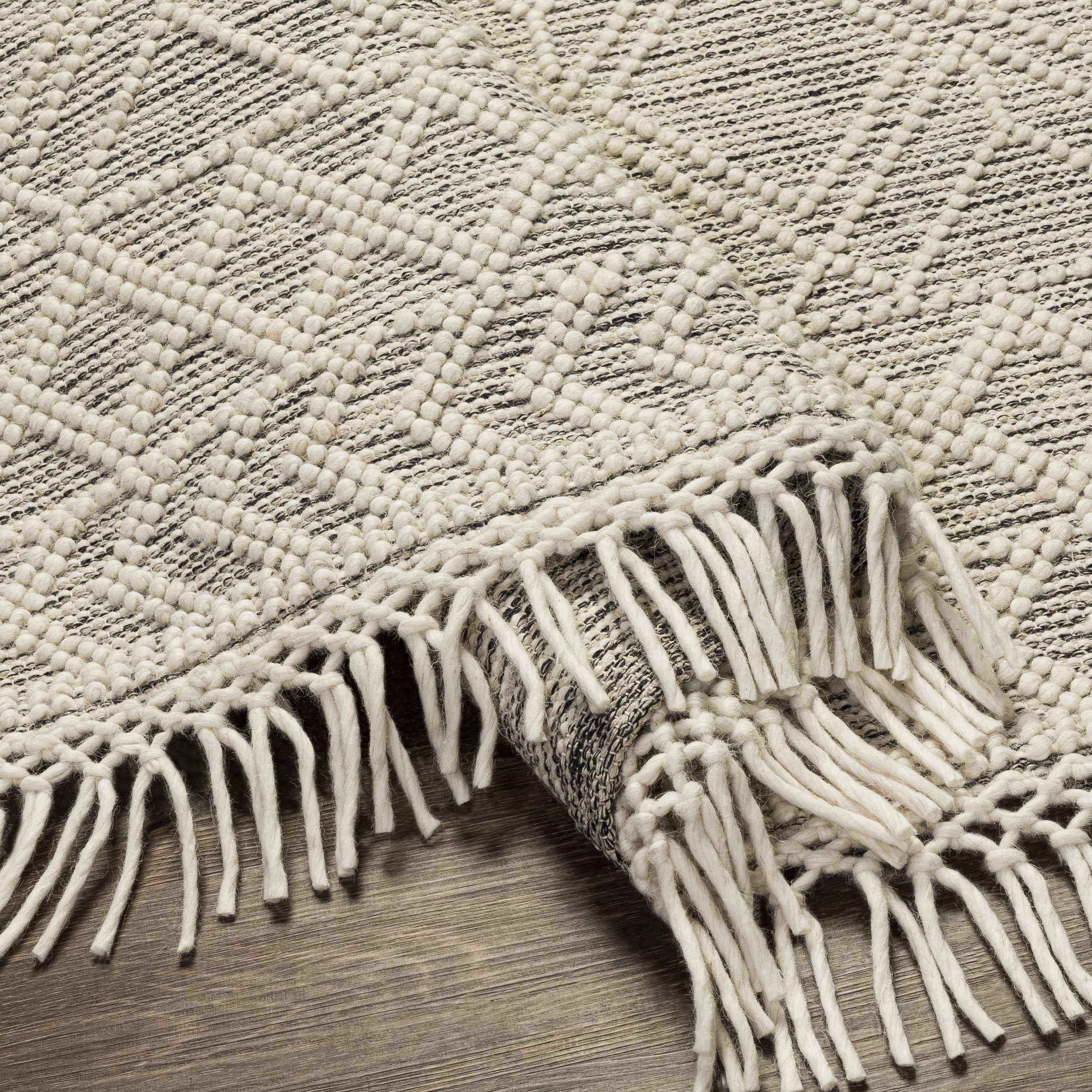 Ossun Wool Rug with Tassels - Image 8