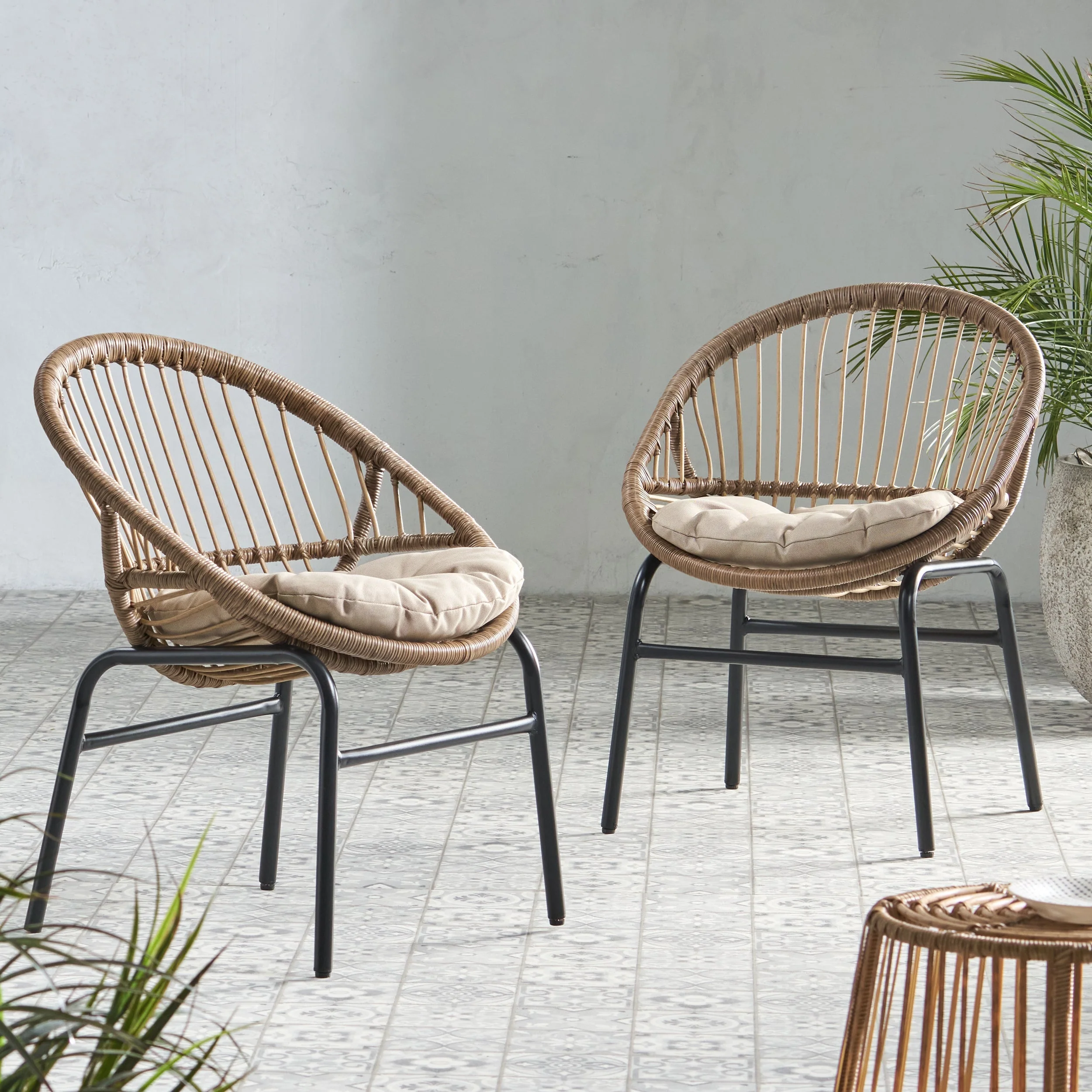Outdoor Accent Chair with Curved Back and Basket Frame Set of 2 - Image 10