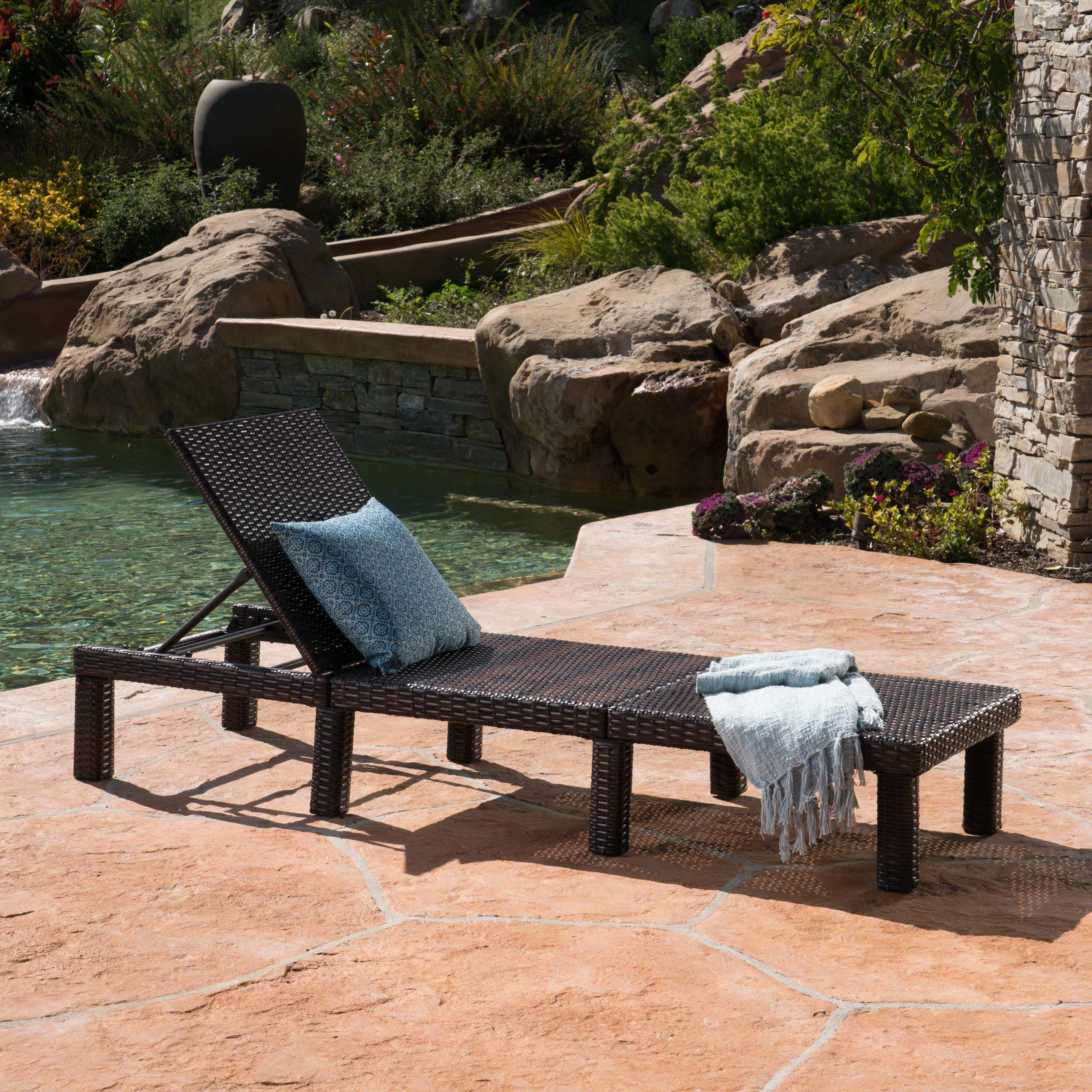 Outdoor Chaise Lounge with Wicker Design and Adjustable Backrest - Image 2