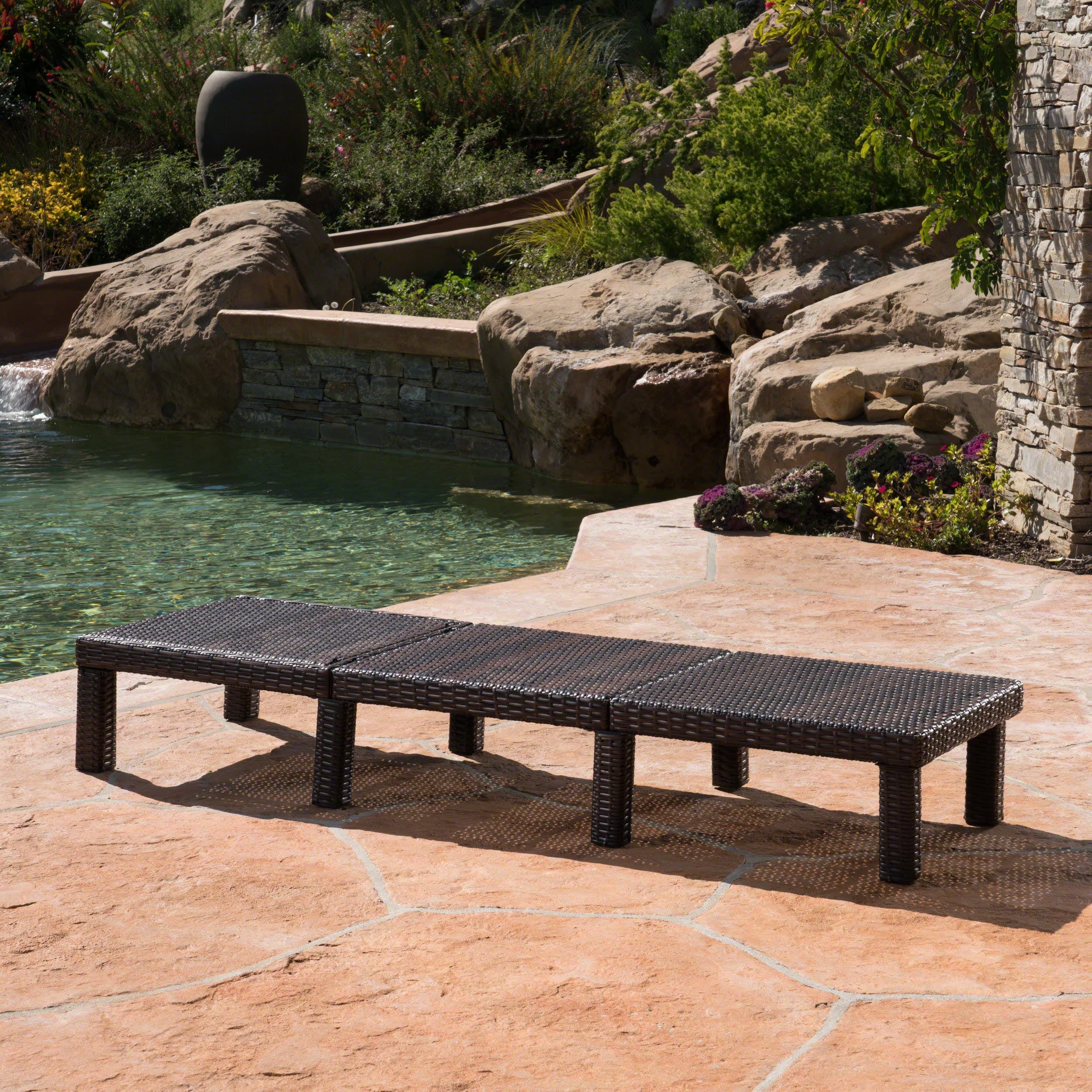 Outdoor Chaise Lounge with Wicker Design and Adjustable Backrest - Image 4