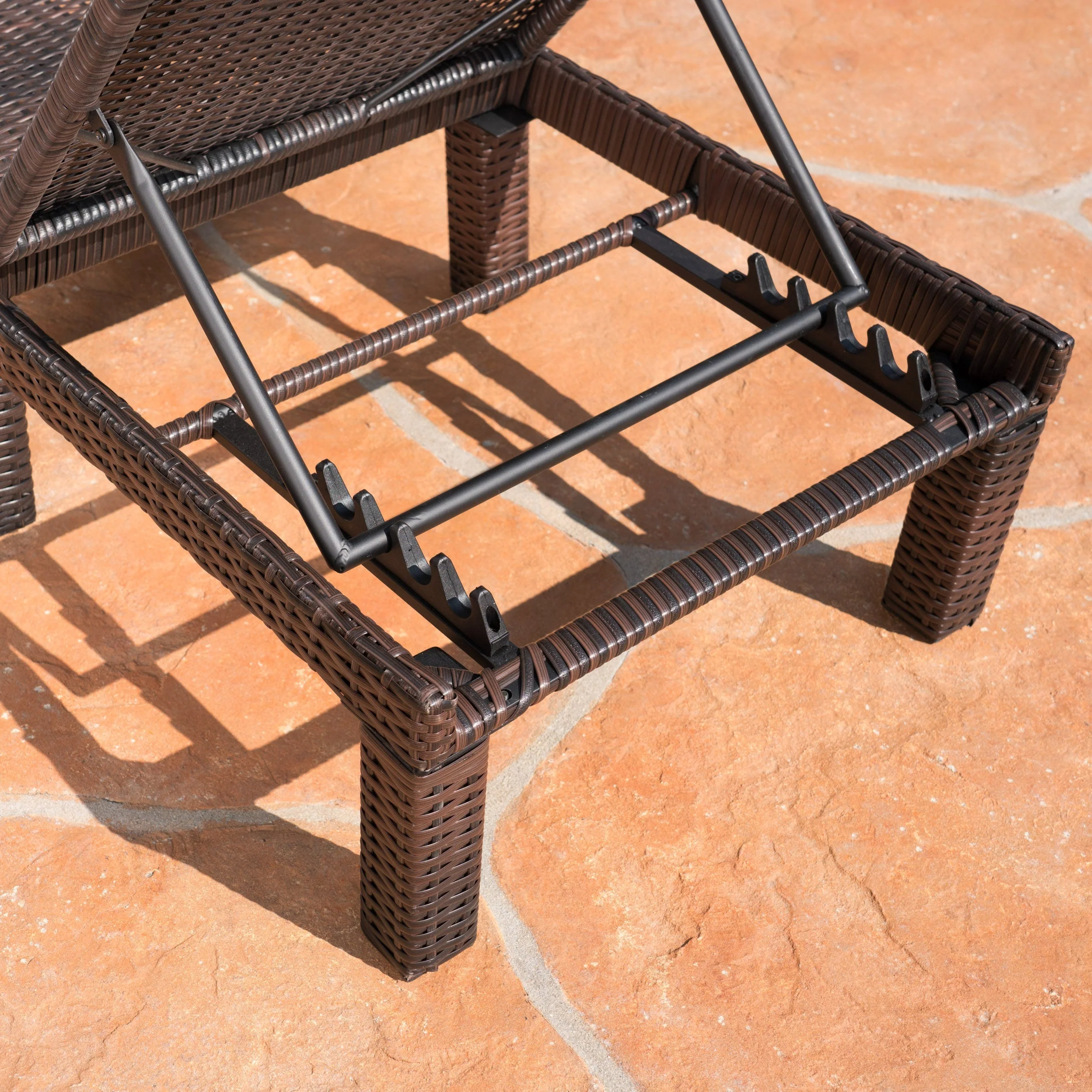 Outdoor Chaise Lounge with Wicker Design and Adjustable Backrest - Image 6