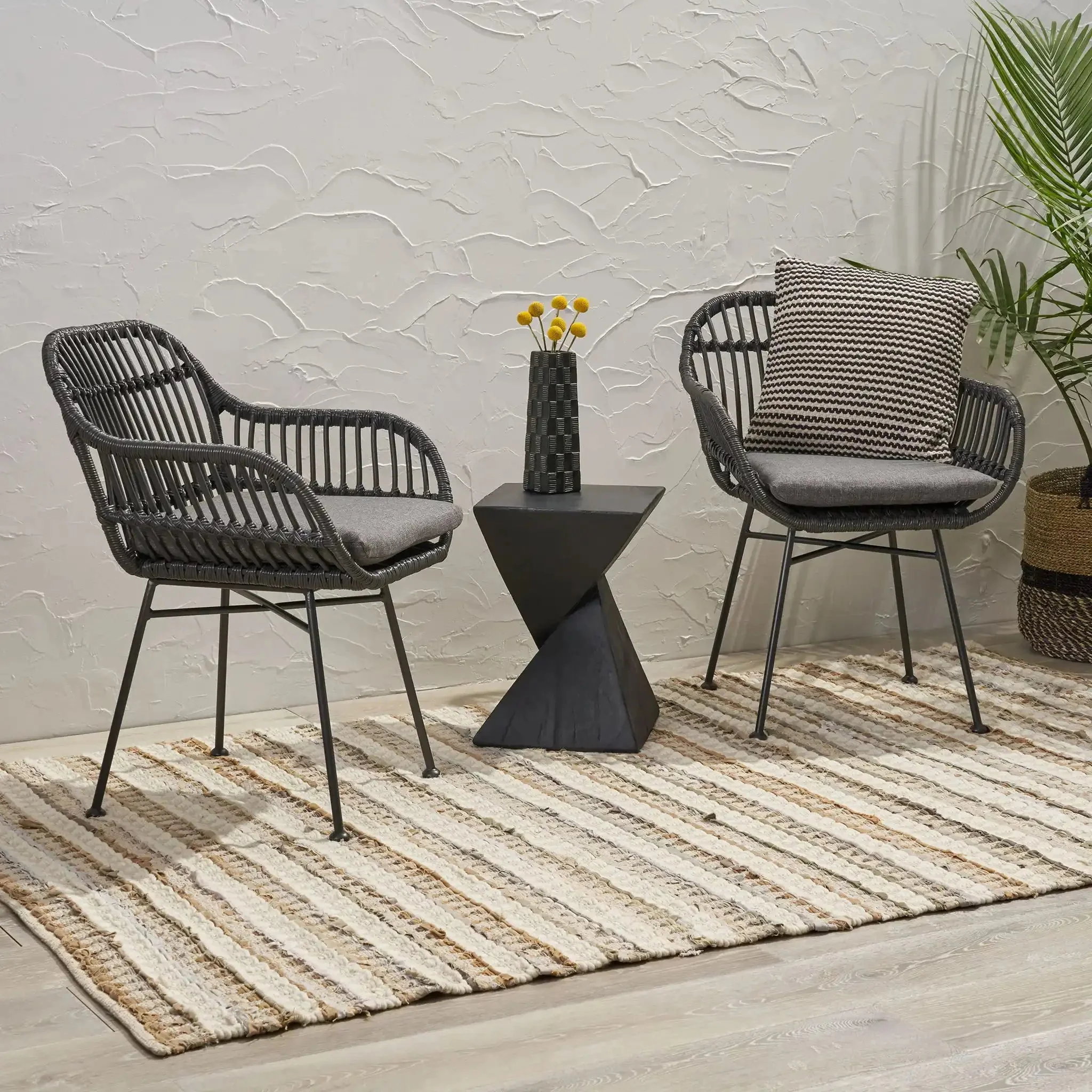 Outdoor Rattan Accent Chair With Metal Legs - Image 4