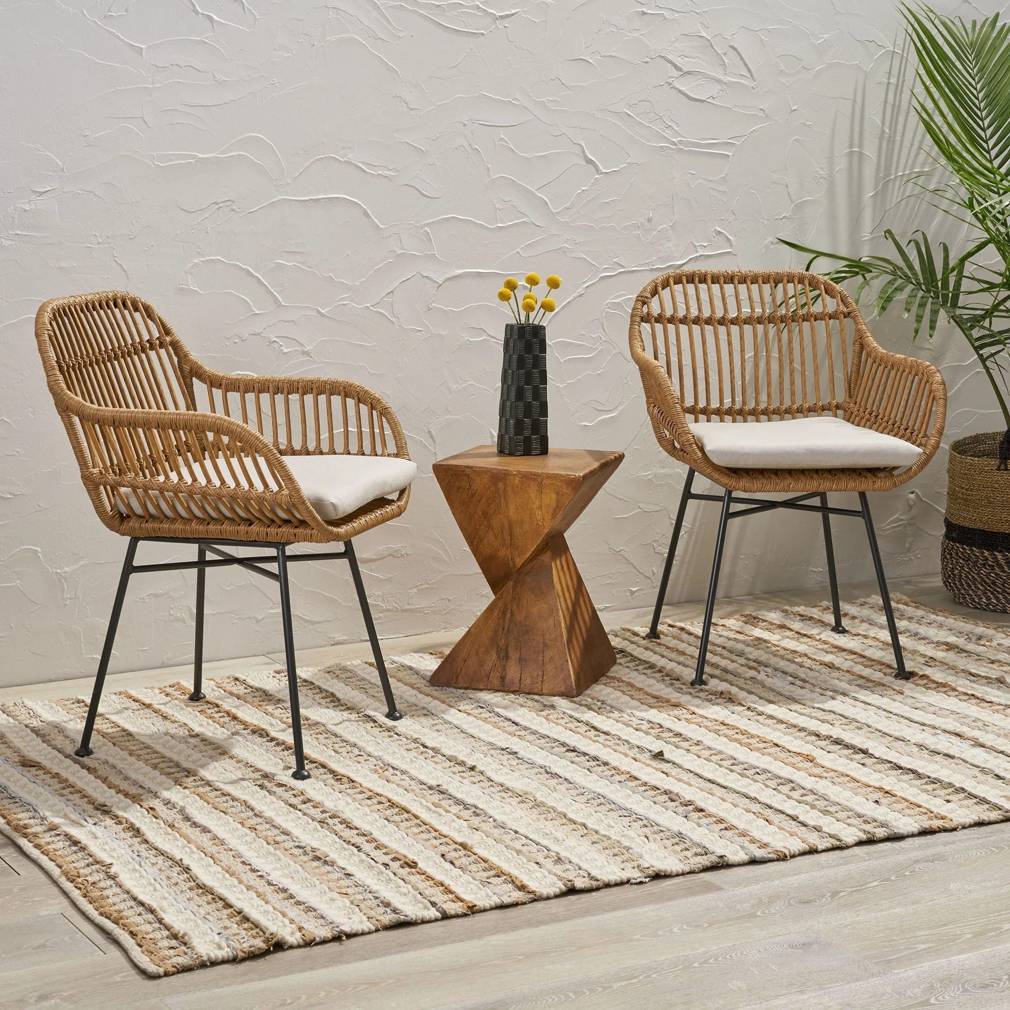 Outdoor Rattan Accent Chair With Metal Legs - Image 5