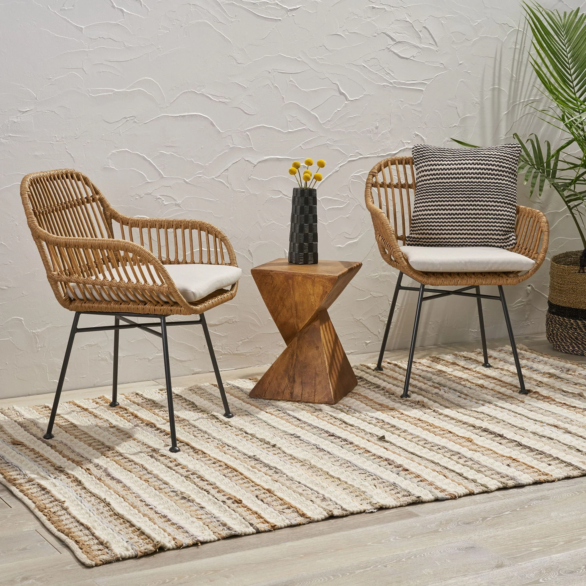 Outdoor Rattan Accent Chair With Metal Legs - Image 6