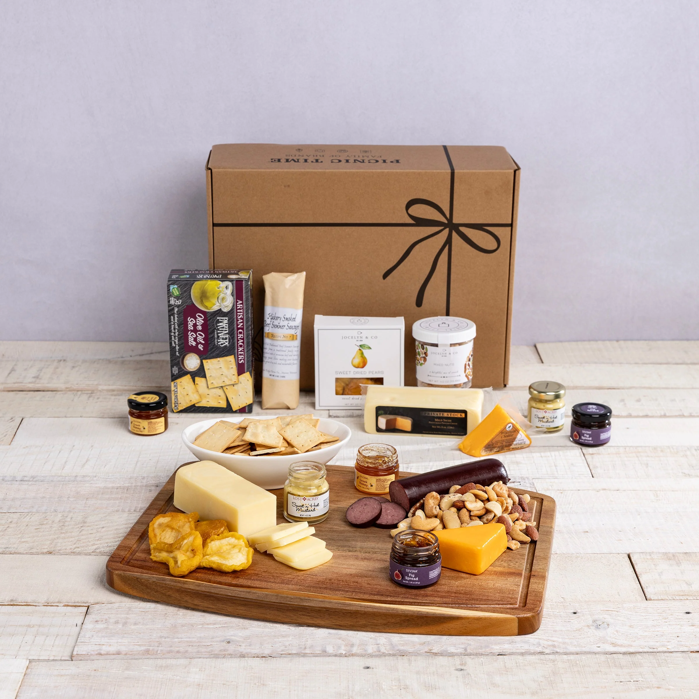 Ovale Cutting Board with Gourmet Gift Pack - Image 2