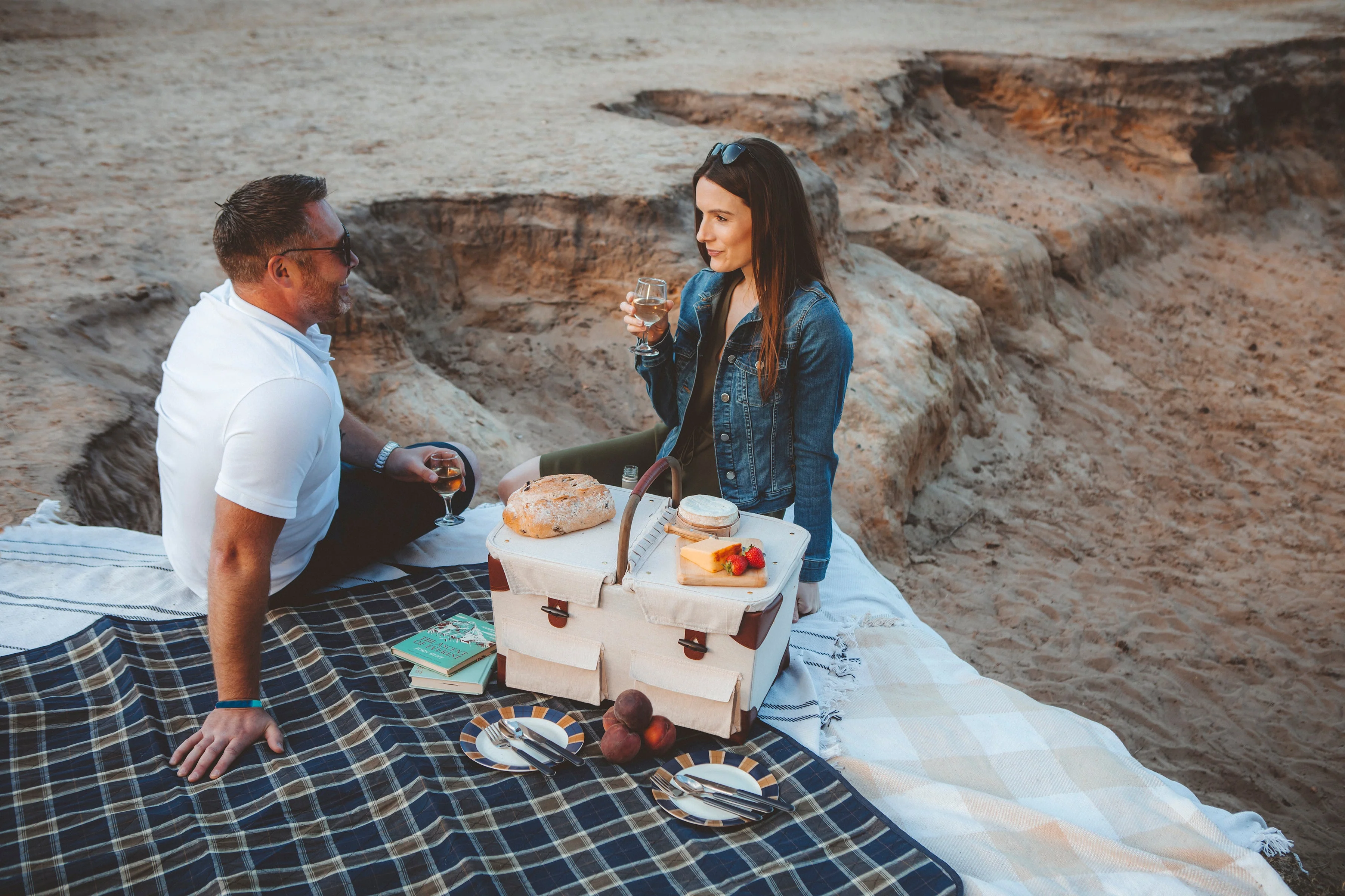 Pioneer Picnic Basket - Image 16
