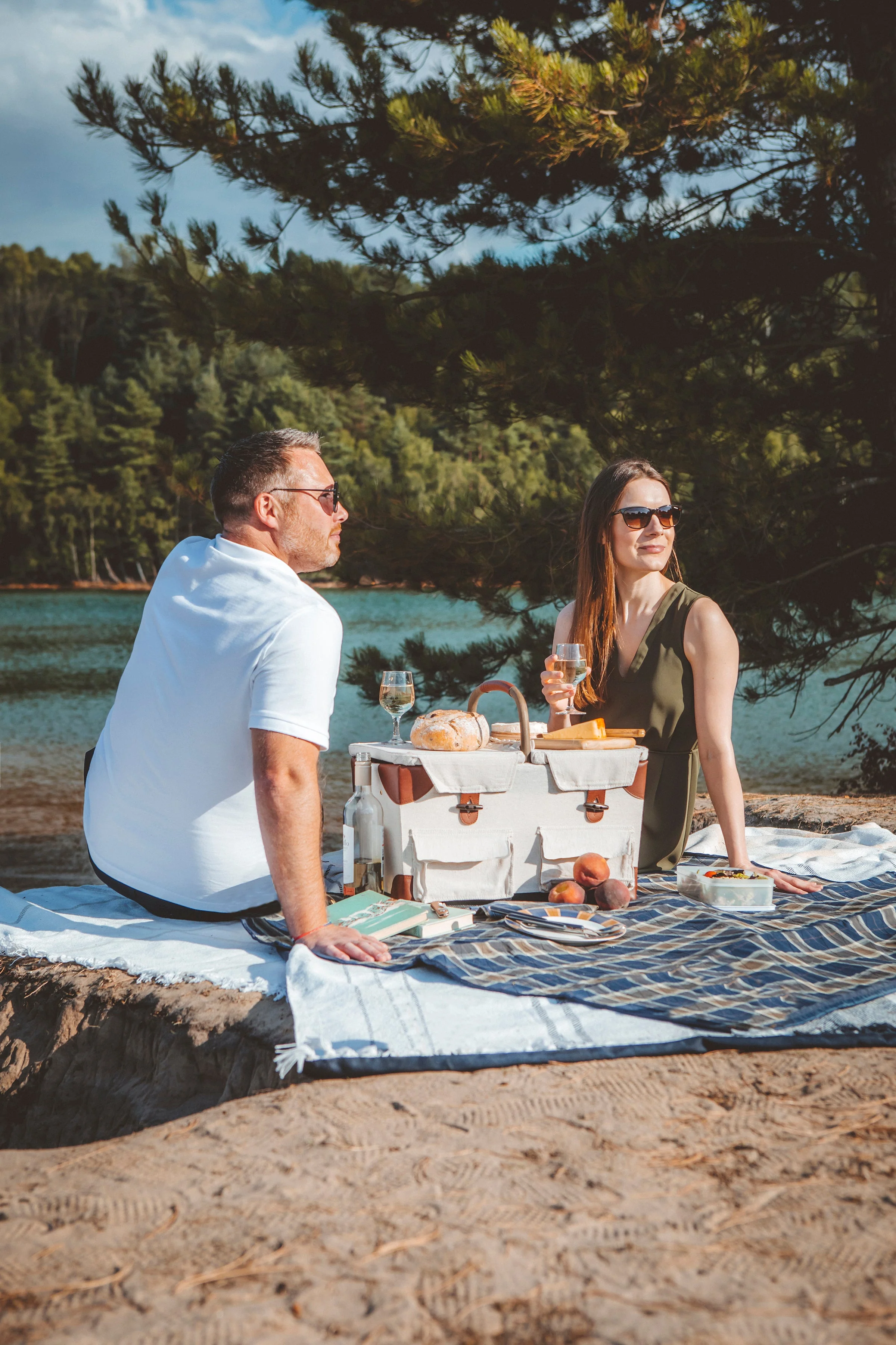 Pioneer Picnic Basket - Image 17