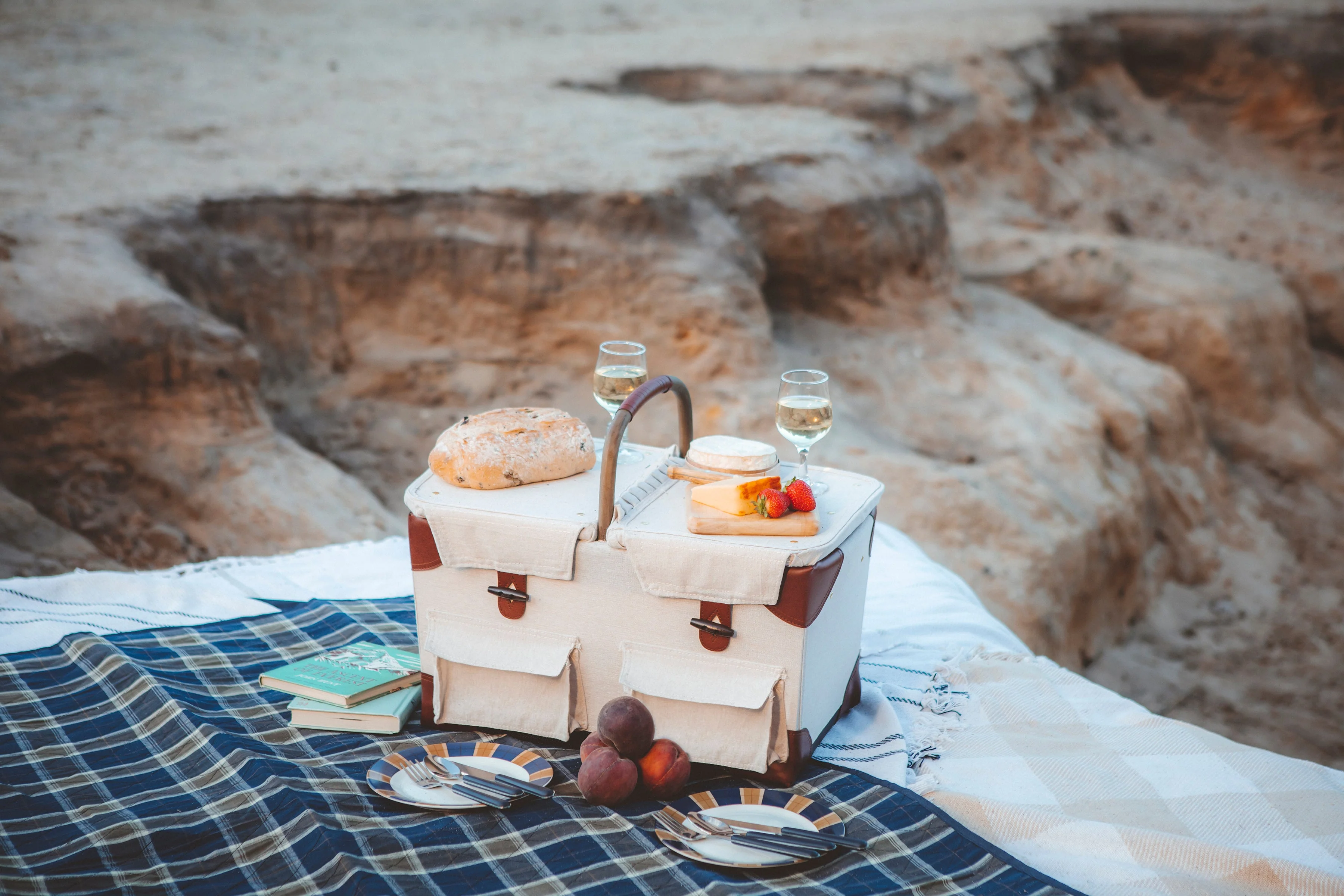 Pioneer Picnic Basket - Image 19