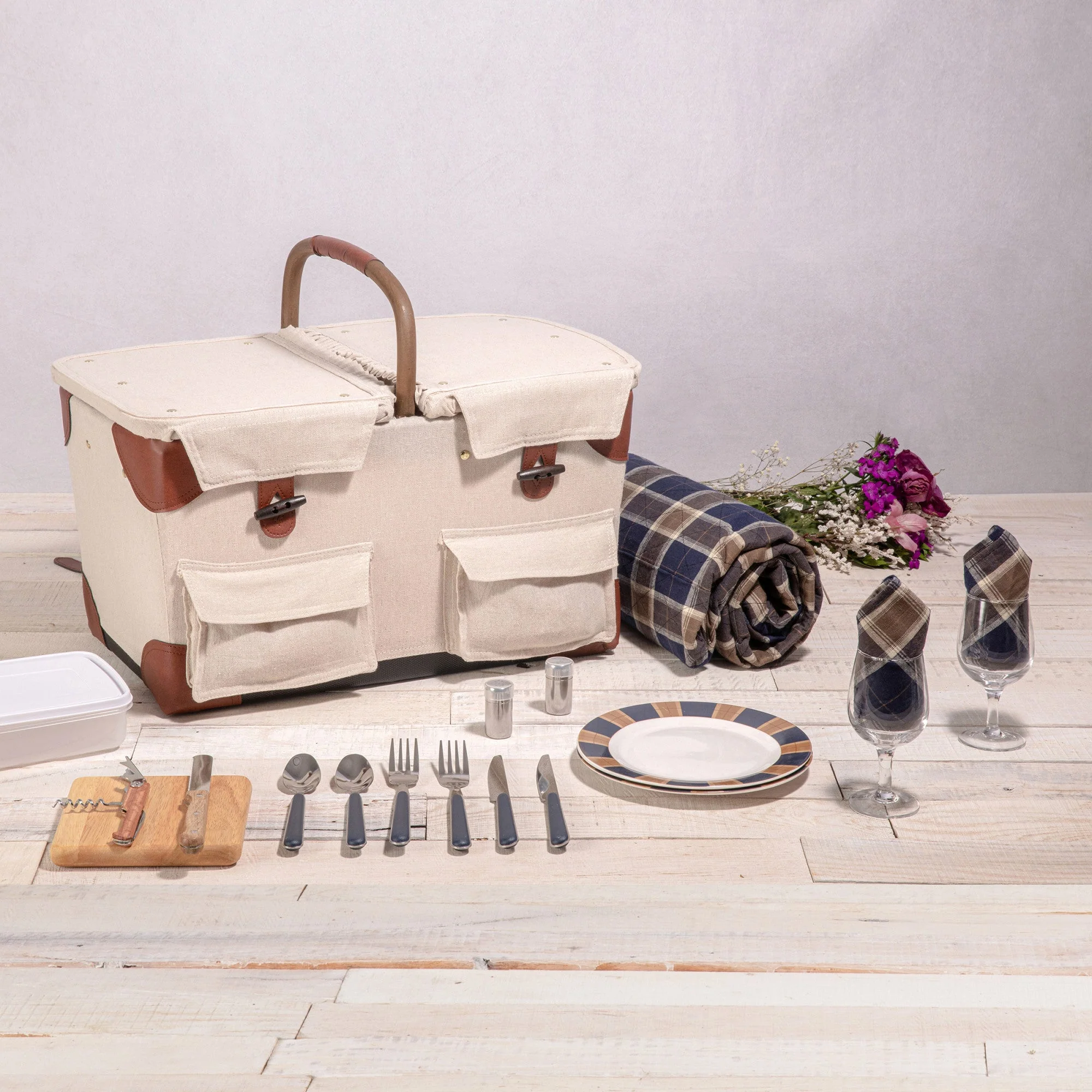 Pioneer Picnic Basket - Image 2