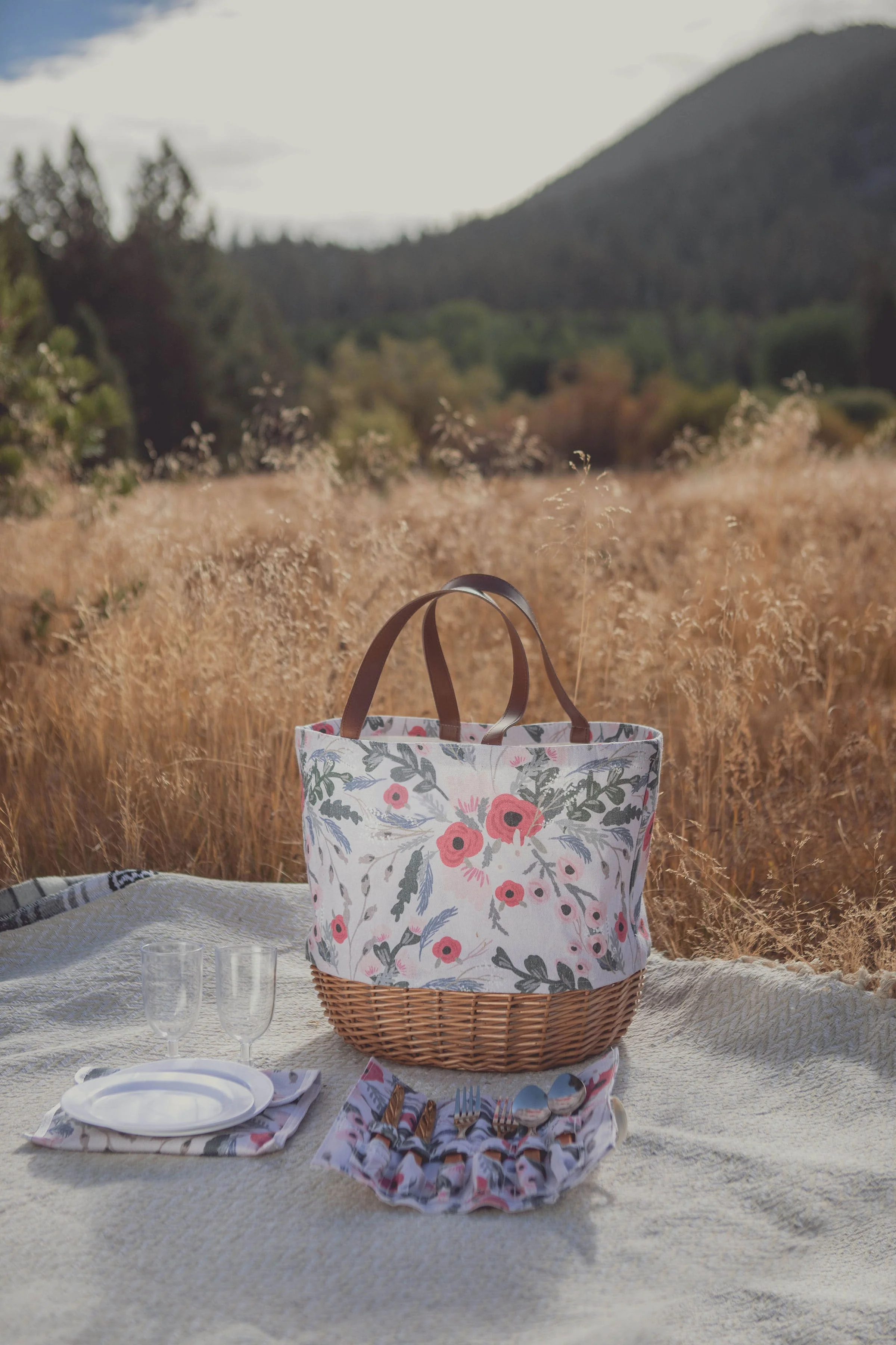 Promenade Picnic Basket - Image 25