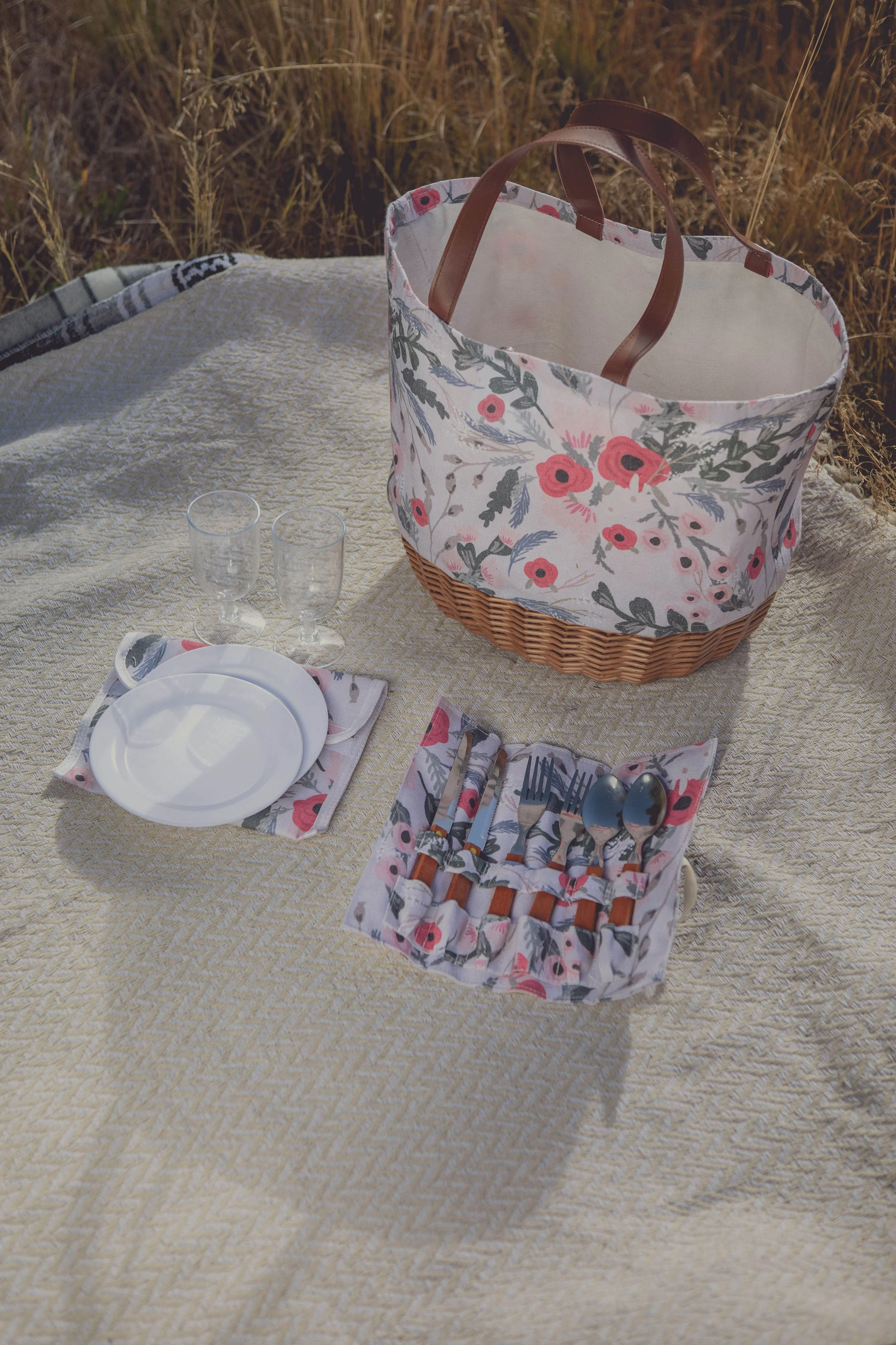Promenade Picnic Basket - Image 29