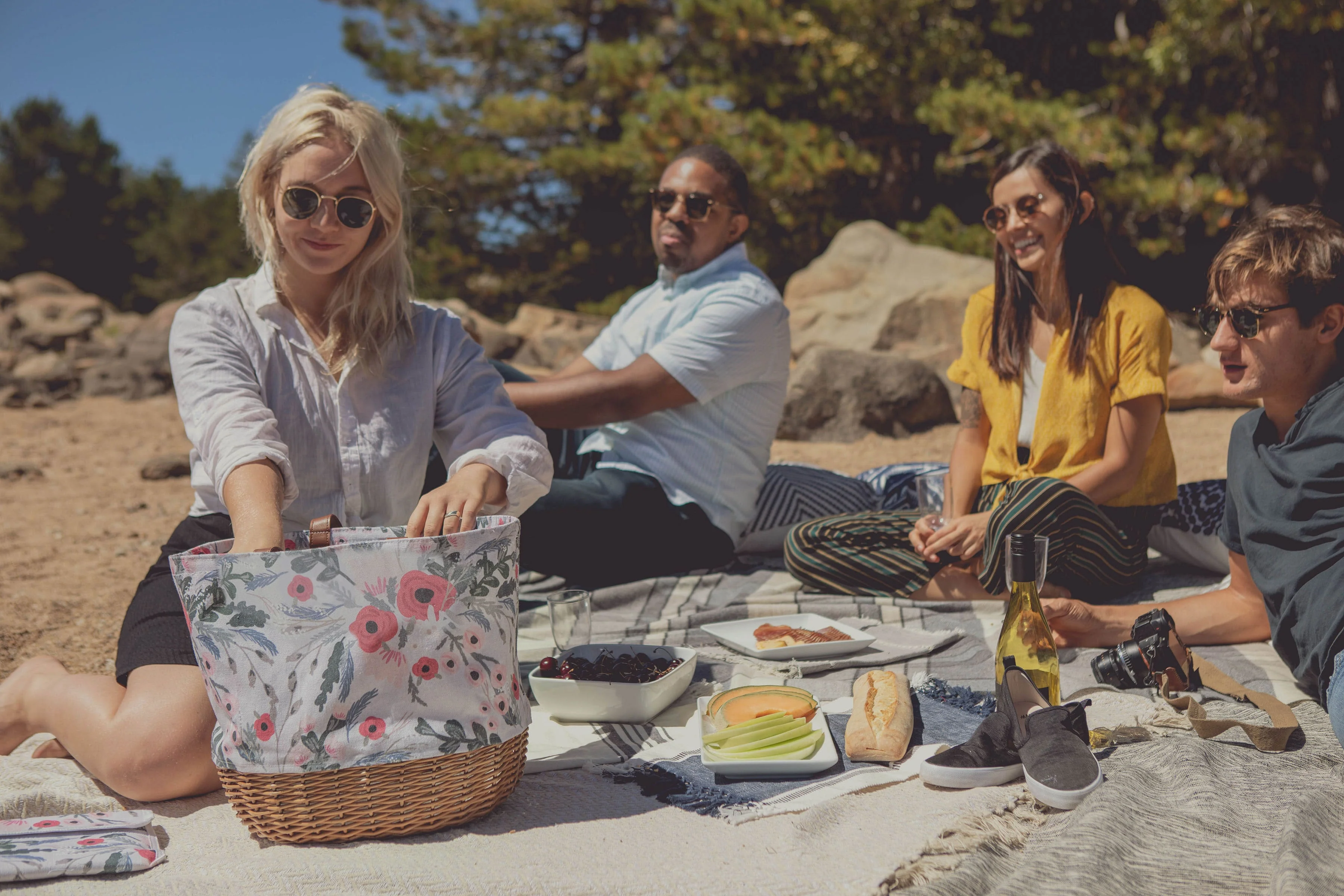Promenade Picnic Basket - Image 30