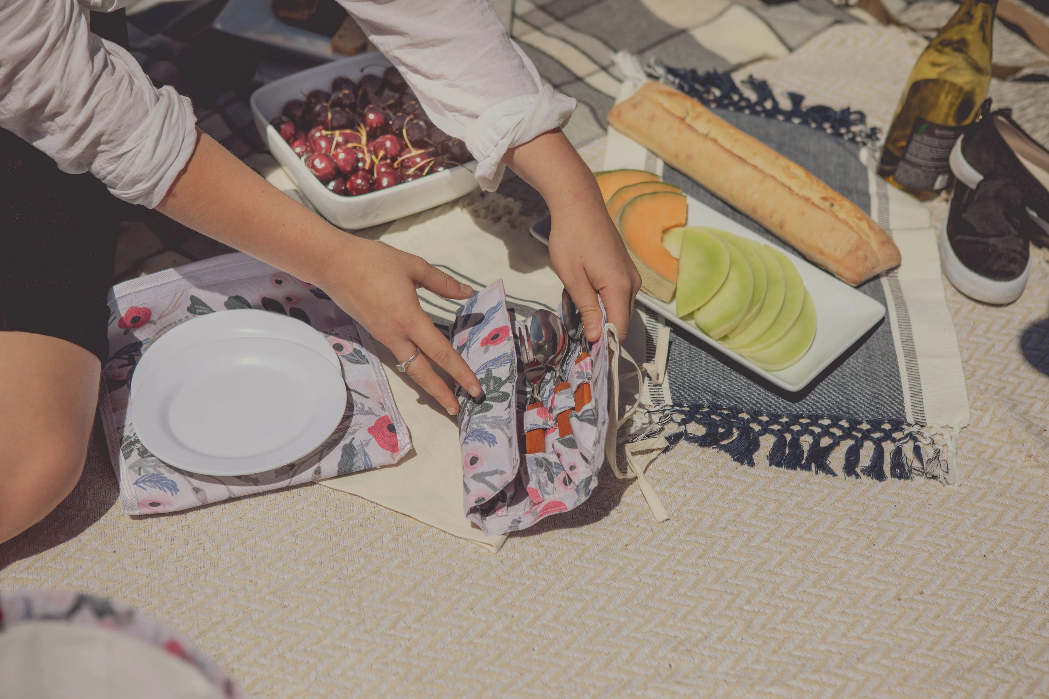 Promenade Picnic Basket - Image 32