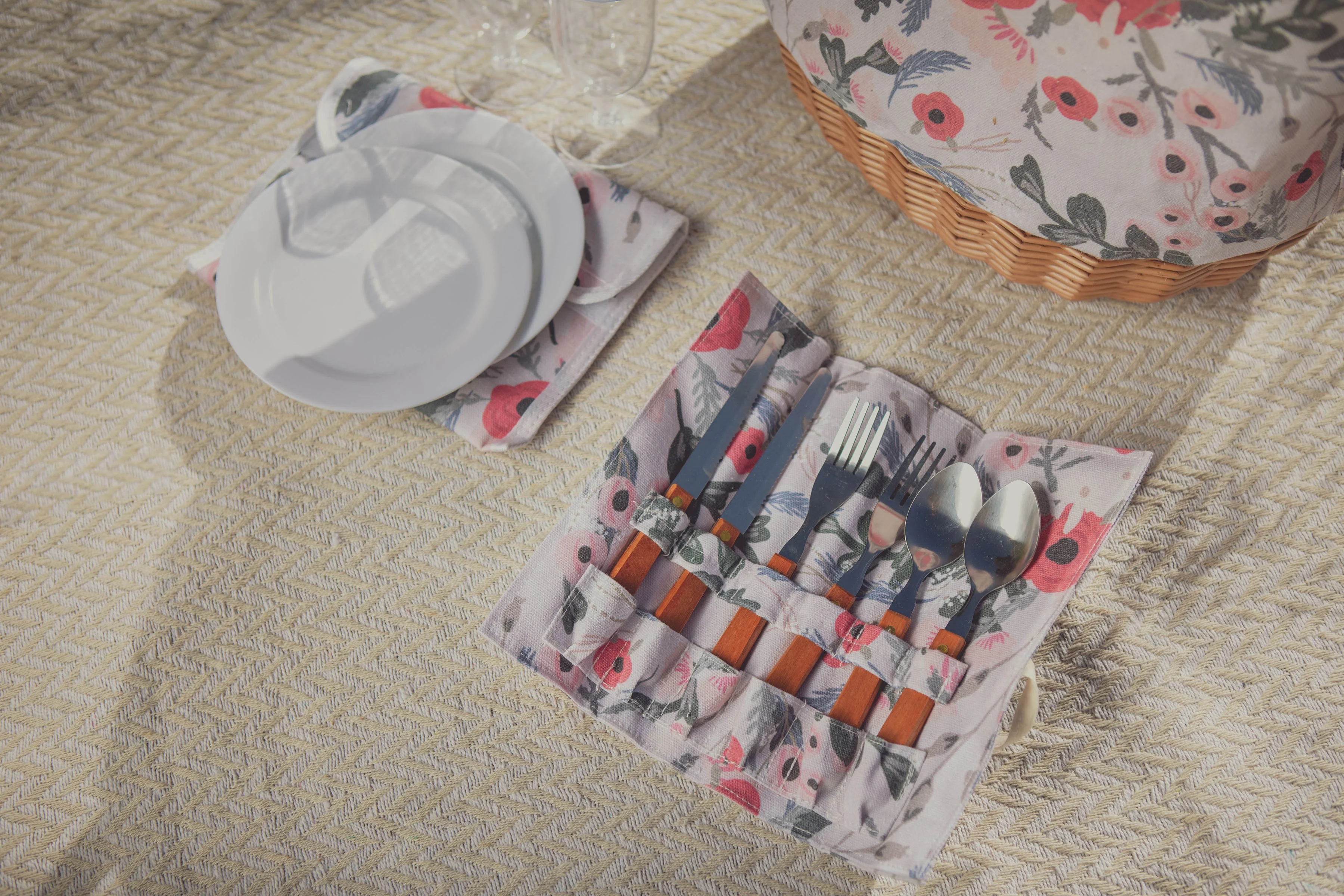 Promenade Picnic Basket - Image 33