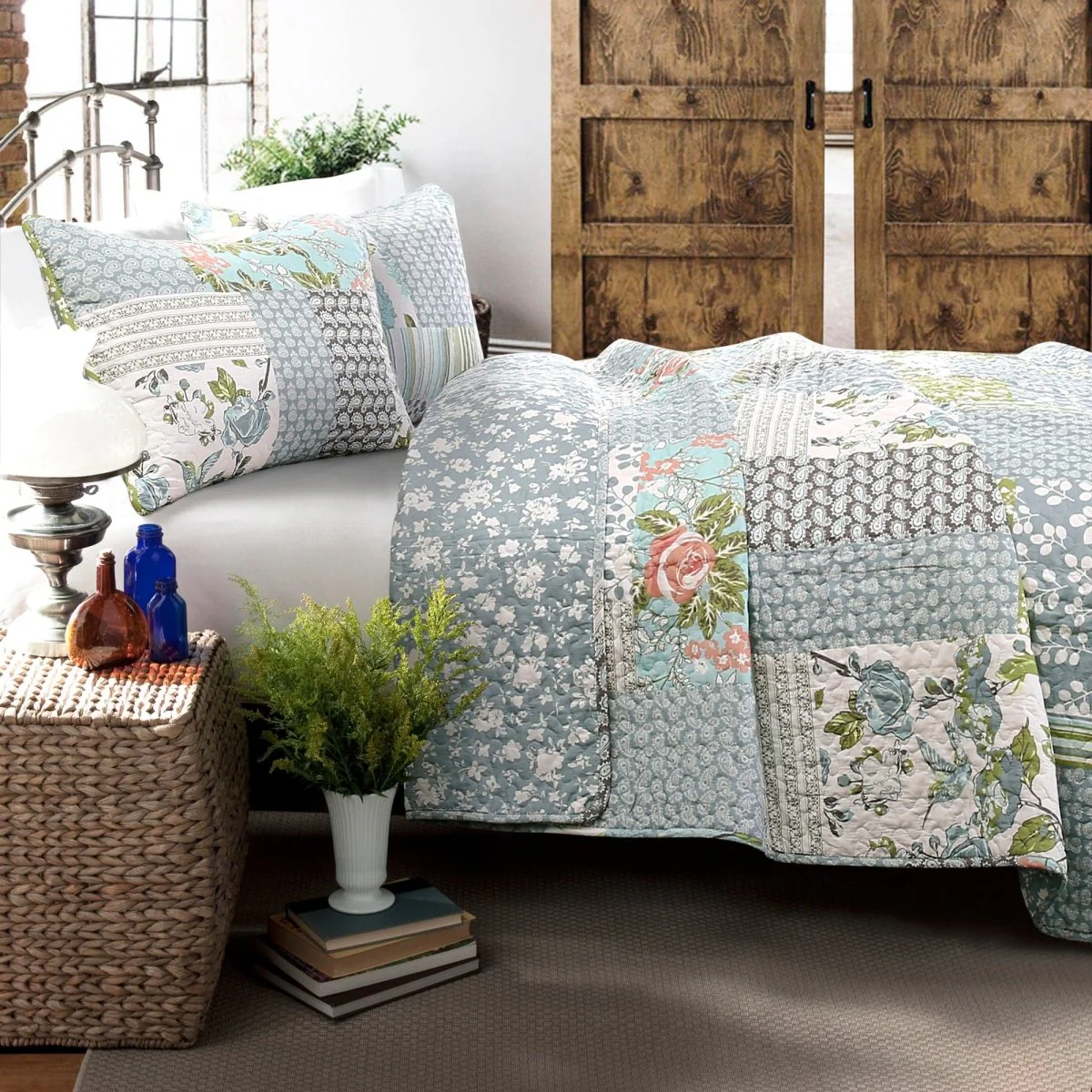 Roesser Quilt 3 Piece Set - Image 2